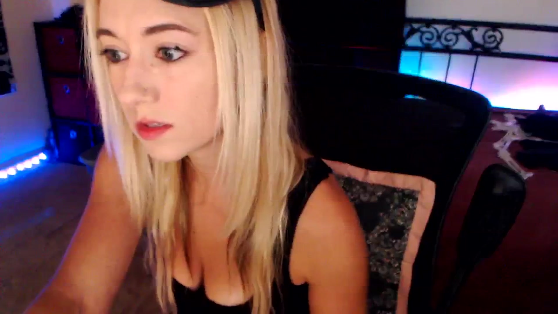 Gallery image thumbnail from SouthernSkye's myfreecams stream on, 10/14/2024, 06:57 image 4 of 20