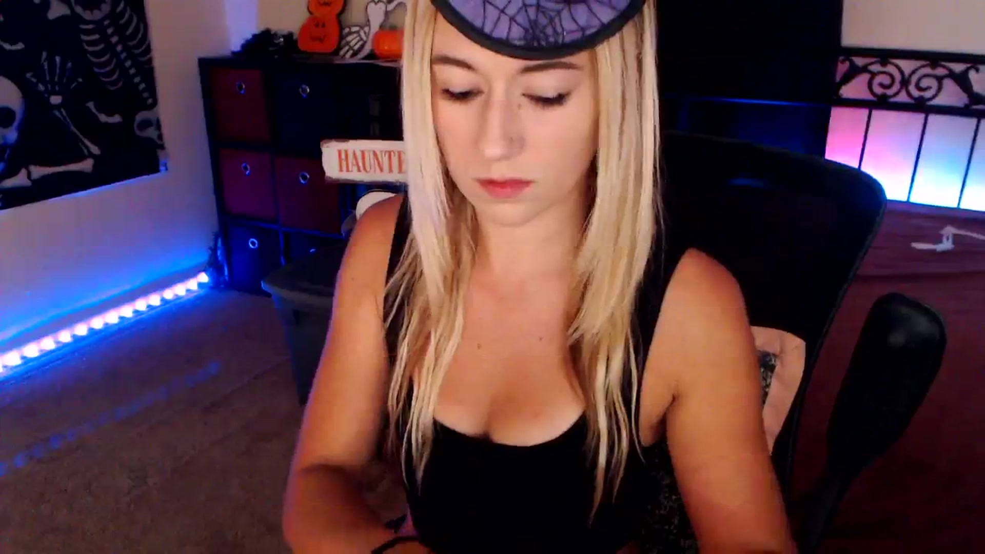Gallery image thumbnail from SouthernSkye's myfreecams stream on, 10/14/2024, 06:57 image 7 of 20