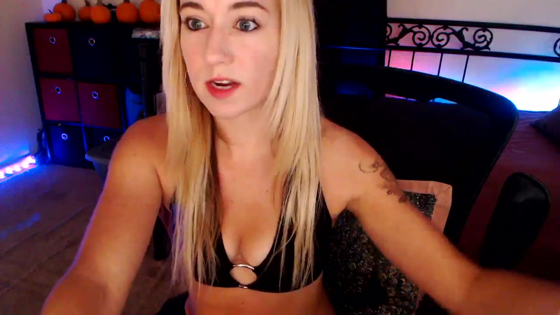 Gallery image thumbnail from SouthernSkye's myfreecams stream on, 11/11/2024, 07:40 image 5 of 20