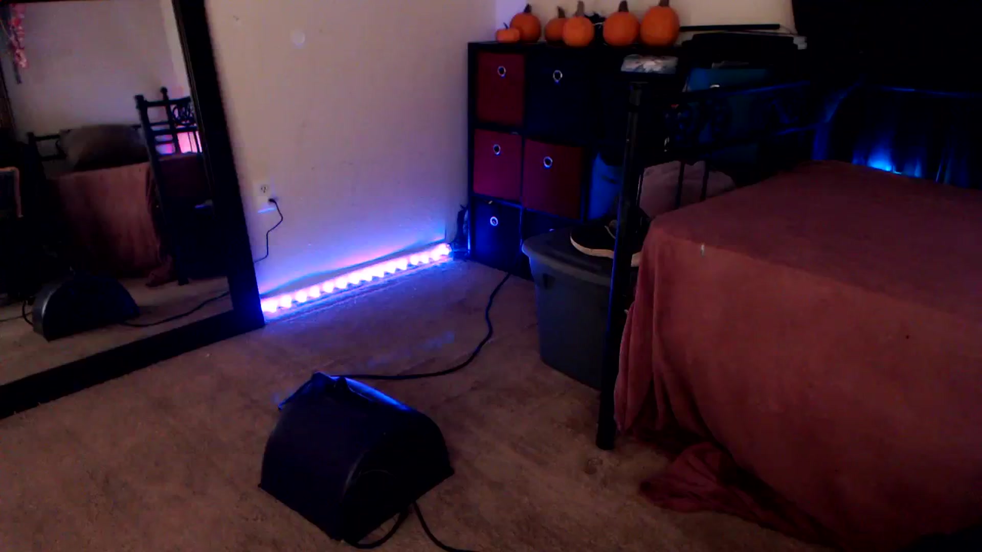 Gallery image thumbnail from SouthernSkye's myfreecams stream on, 11/11/2024, 07:40 image 12 of 20