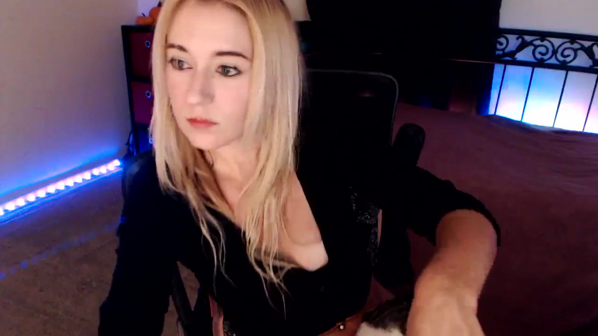 Gallery image thumbnail from SouthernSkye's myfreecams stream on, 11/15/2024, 08:13 image 16 of 20