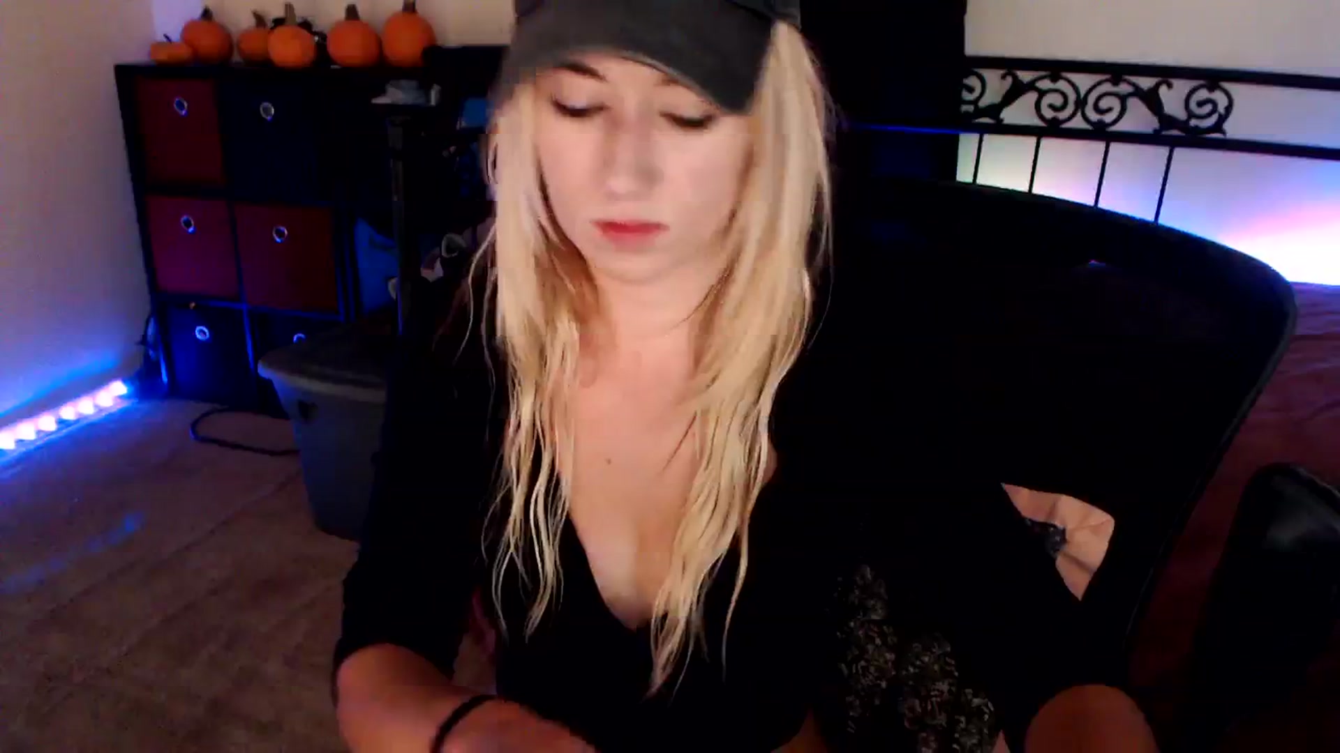 Gallery image thumbnail from SouthernSkye's myfreecams stream on, 11/15/2024, 09:51 image 9 of 20