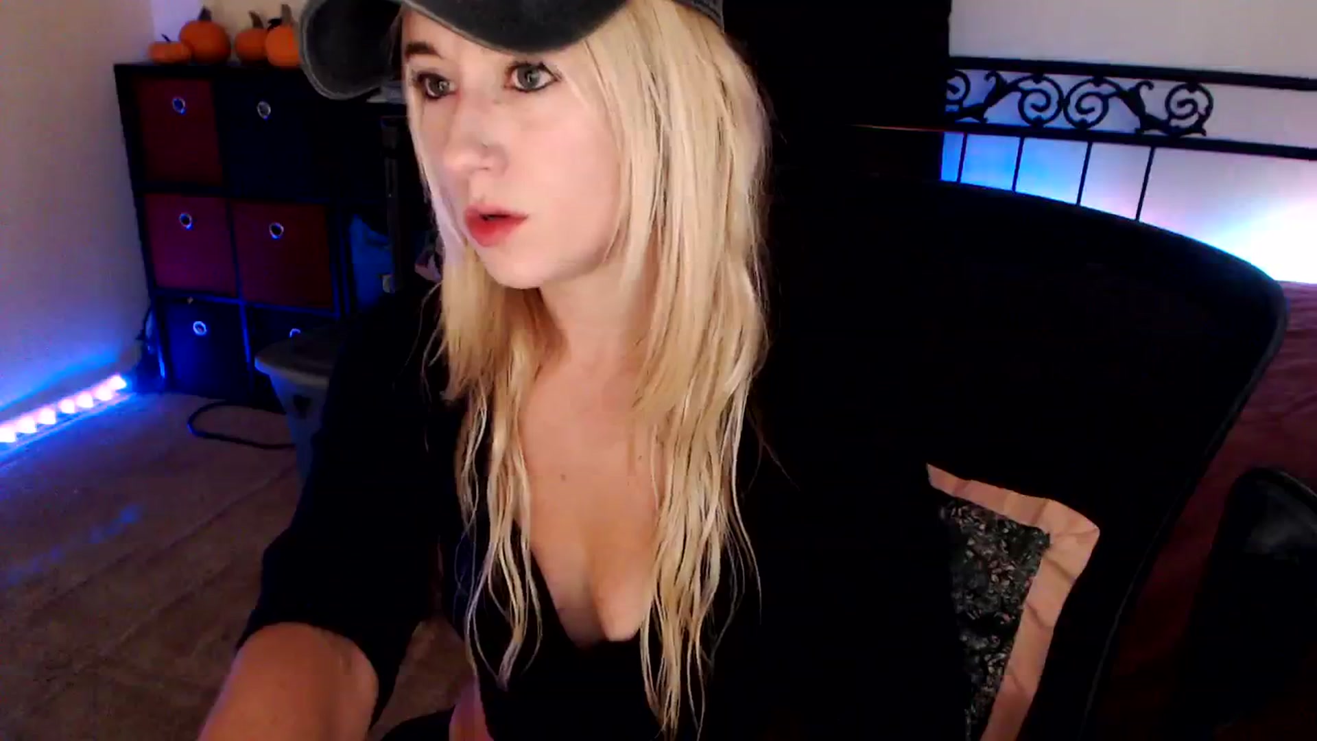 Gallery image thumbnail from SouthernSkye's myfreecams stream on, 11/15/2024, 09:51 image 8 of 20
