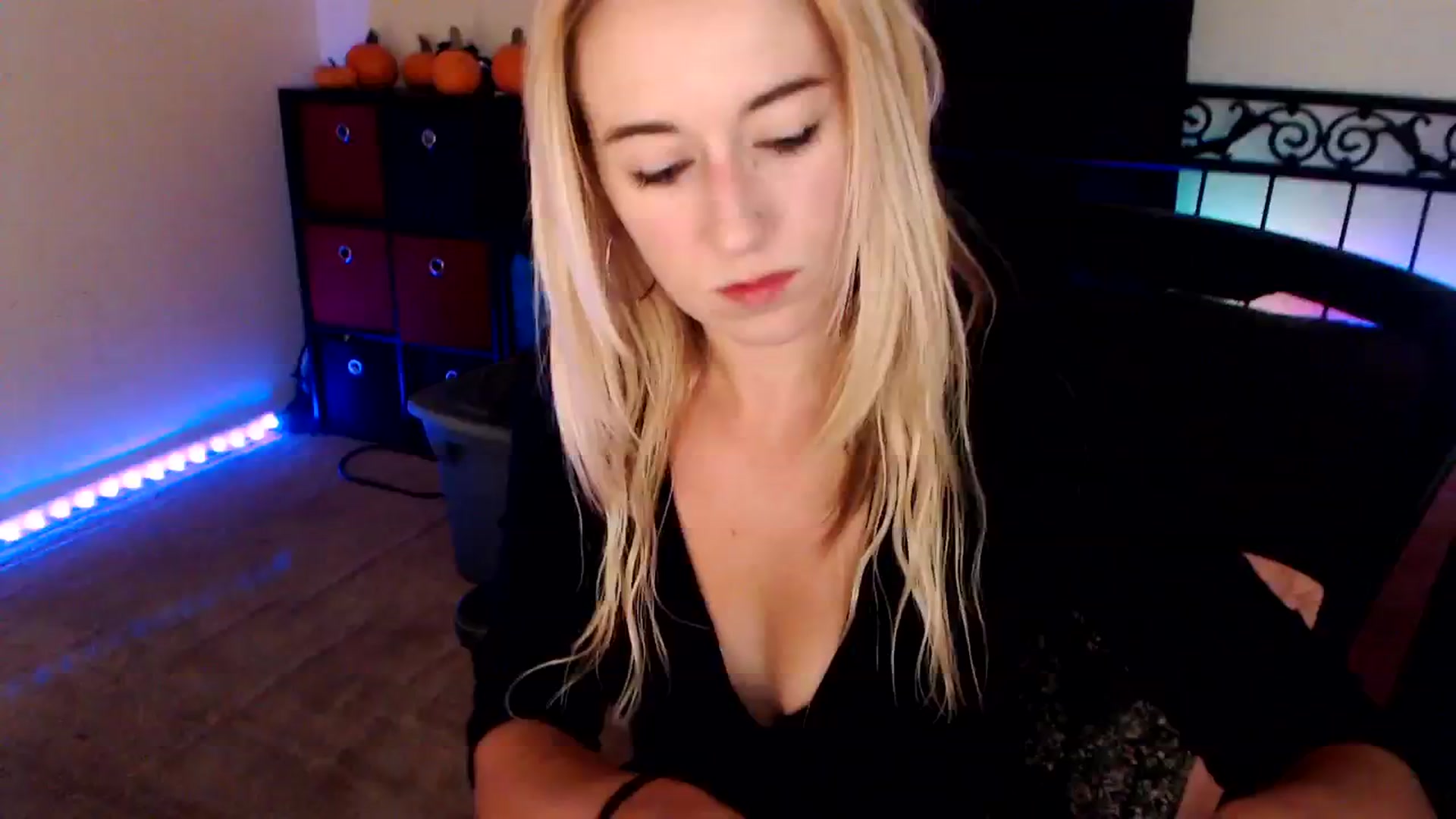 Gallery image thumbnail from SouthernSkye's myfreecams stream on, 11/15/2024, 09:51 image 1 of 20