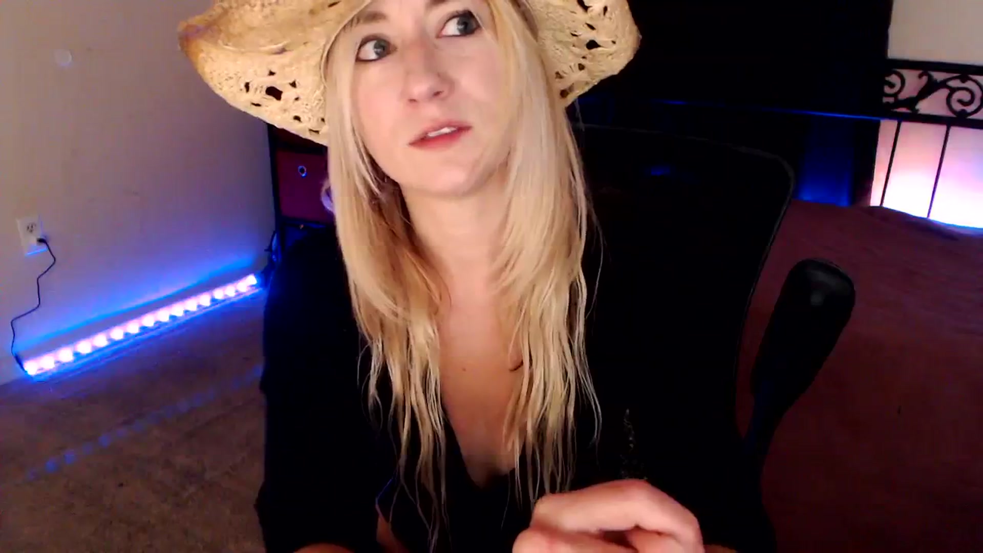 Gallery image thumbnail from SouthernSkye's myfreecams stream on, 11/15/2024, 09:51 image 17 of 20