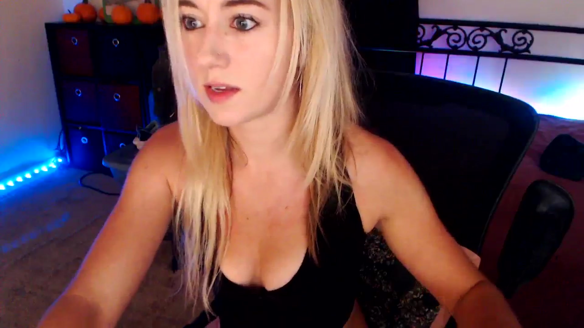 Gallery image thumbnail from SouthernSkye's myfreecams stream on, 11/20/2024, 07:31 image 5 of 20
