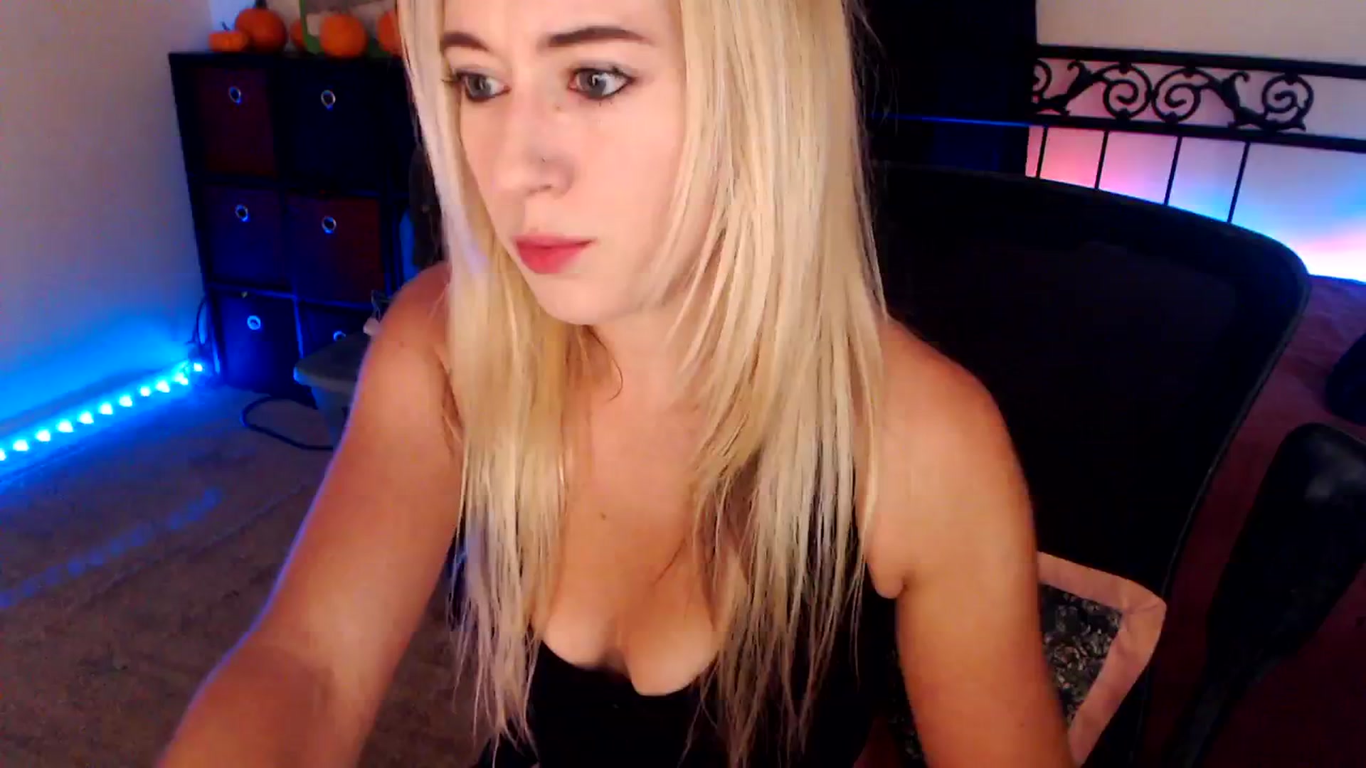 Gallery image thumbnail from SouthernSkye's myfreecams stream on, 11/20/2024, 07:31 image 1 of 20