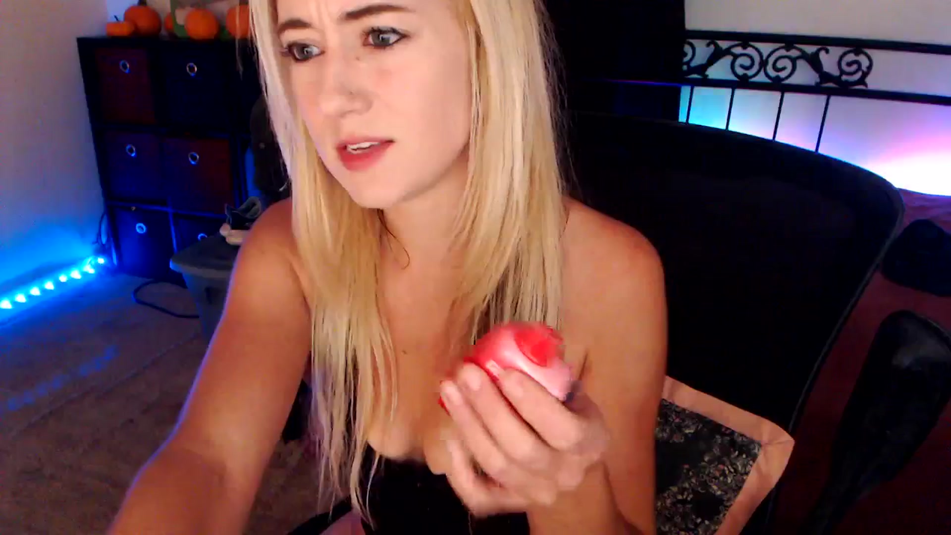 Gallery image thumbnail from SouthernSkye's myfreecams stream on, 11/20/2024, 07:31 image 4 of 20