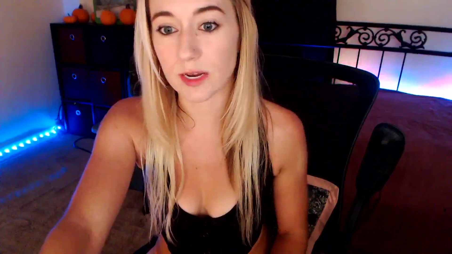 Gallery image thumbnail from SouthernSkye's myfreecams stream on, 11/20/2024, 07:31 image 15 of 20