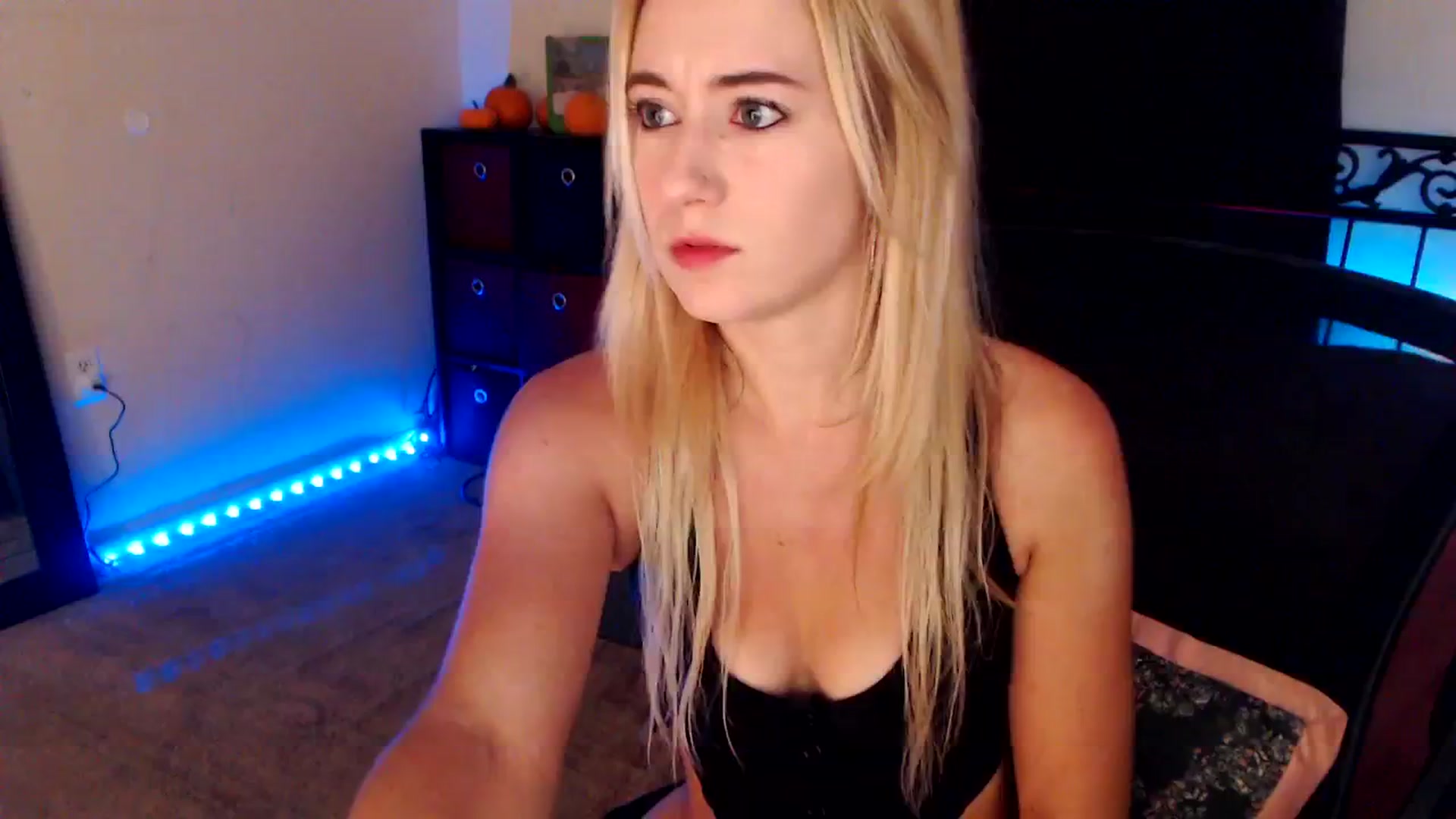 Gallery image thumbnail from SouthernSkye's myfreecams stream on, 11/20/2024, 07:31 image 11 of 20