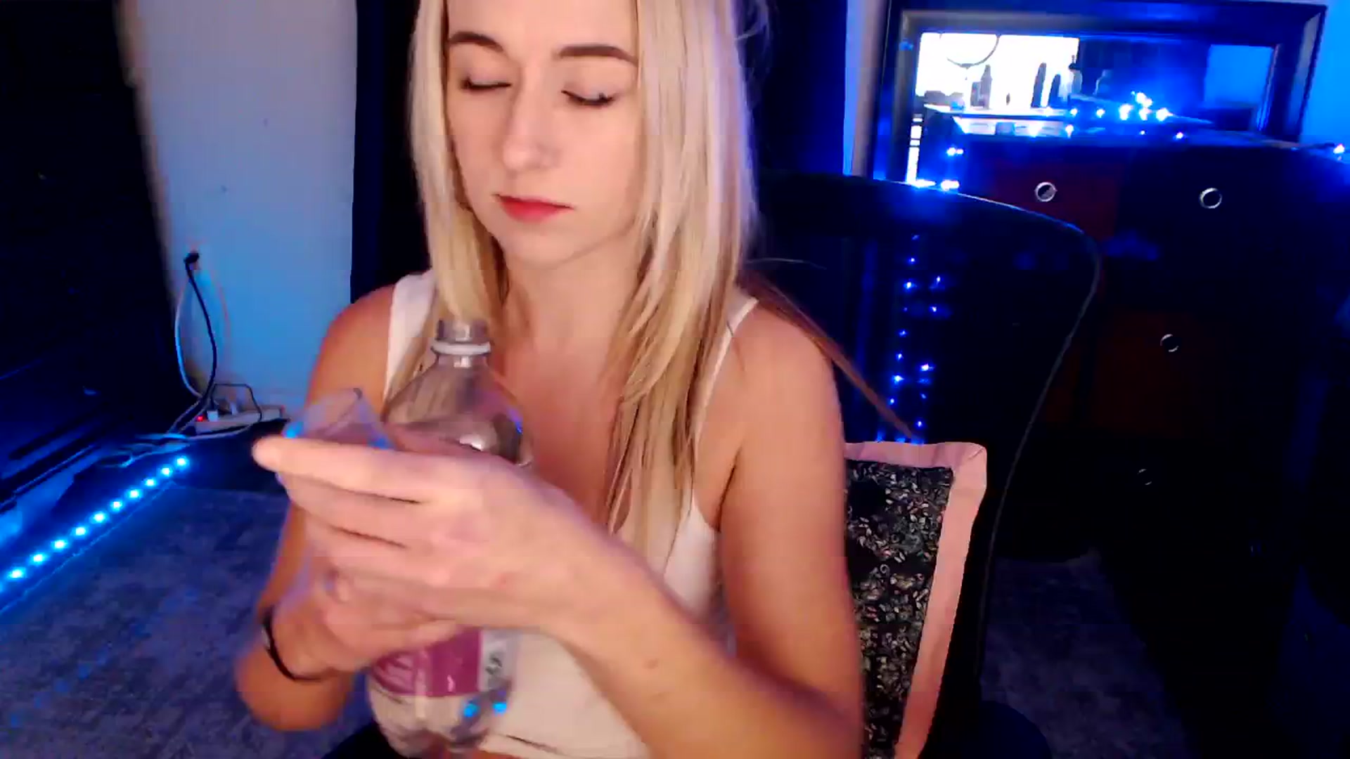 Gallery image thumbnail from SouthernSkye's myfreecams stream on, 01/09/2025, 06:40 image 3 of 20