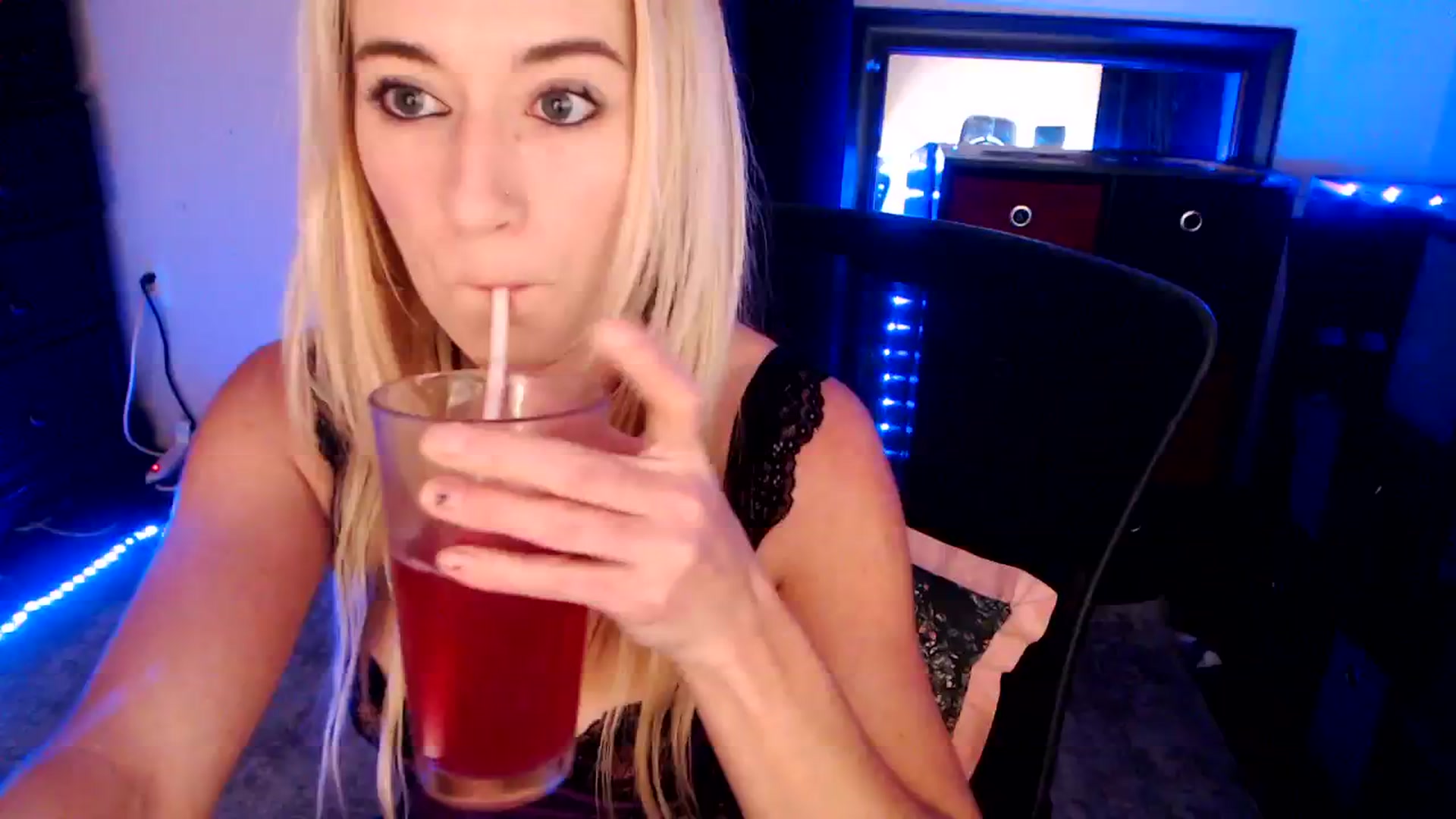 Gallery image thumbnail from SouthernSkye's myfreecams stream on, 02/07/2025, 07:27 image 7 of 20