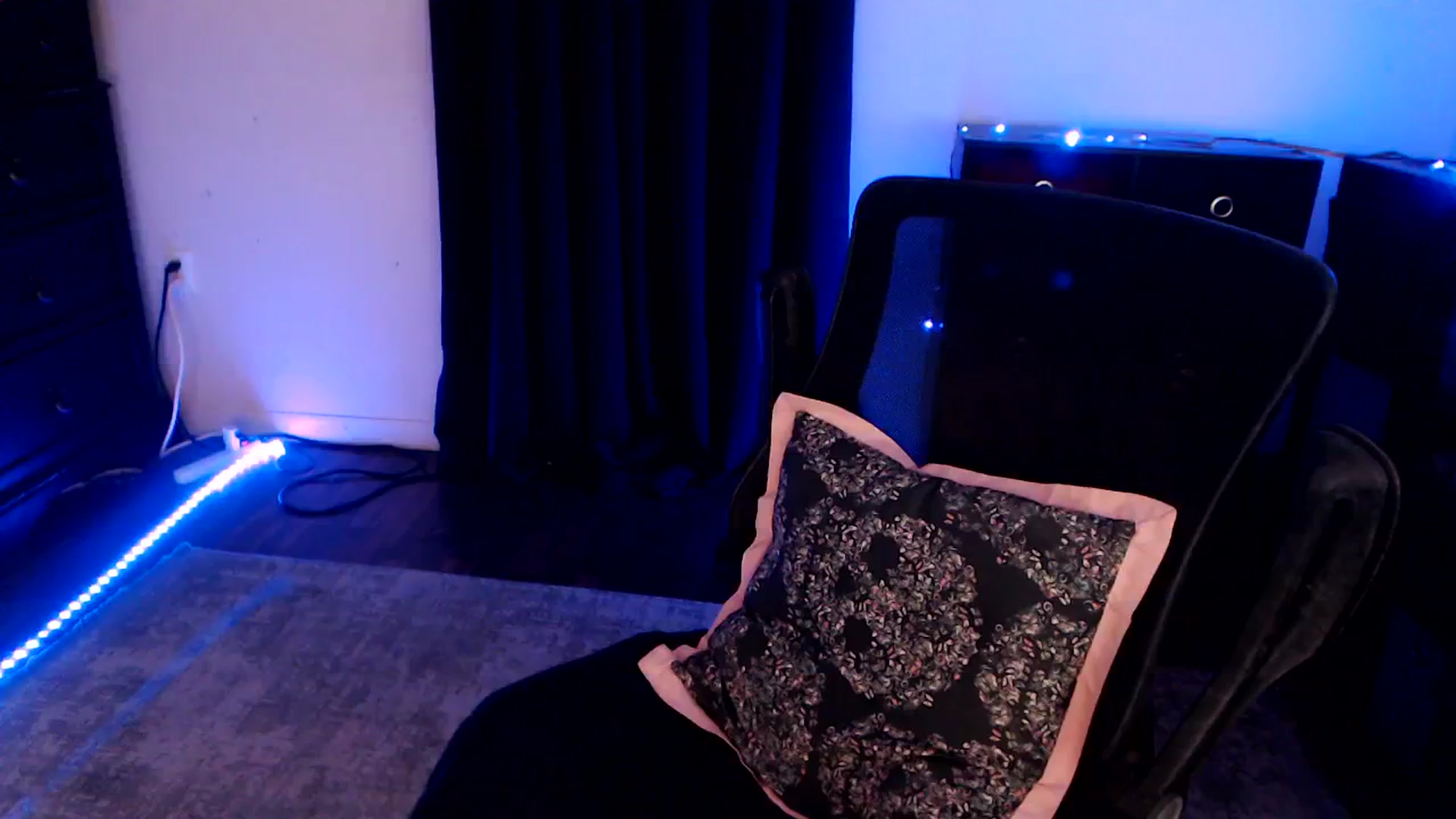 Gallery image thumbnail from SouthernSkye's myfreecams stream on, 03/26/2025, 06:44 image 19 of 20