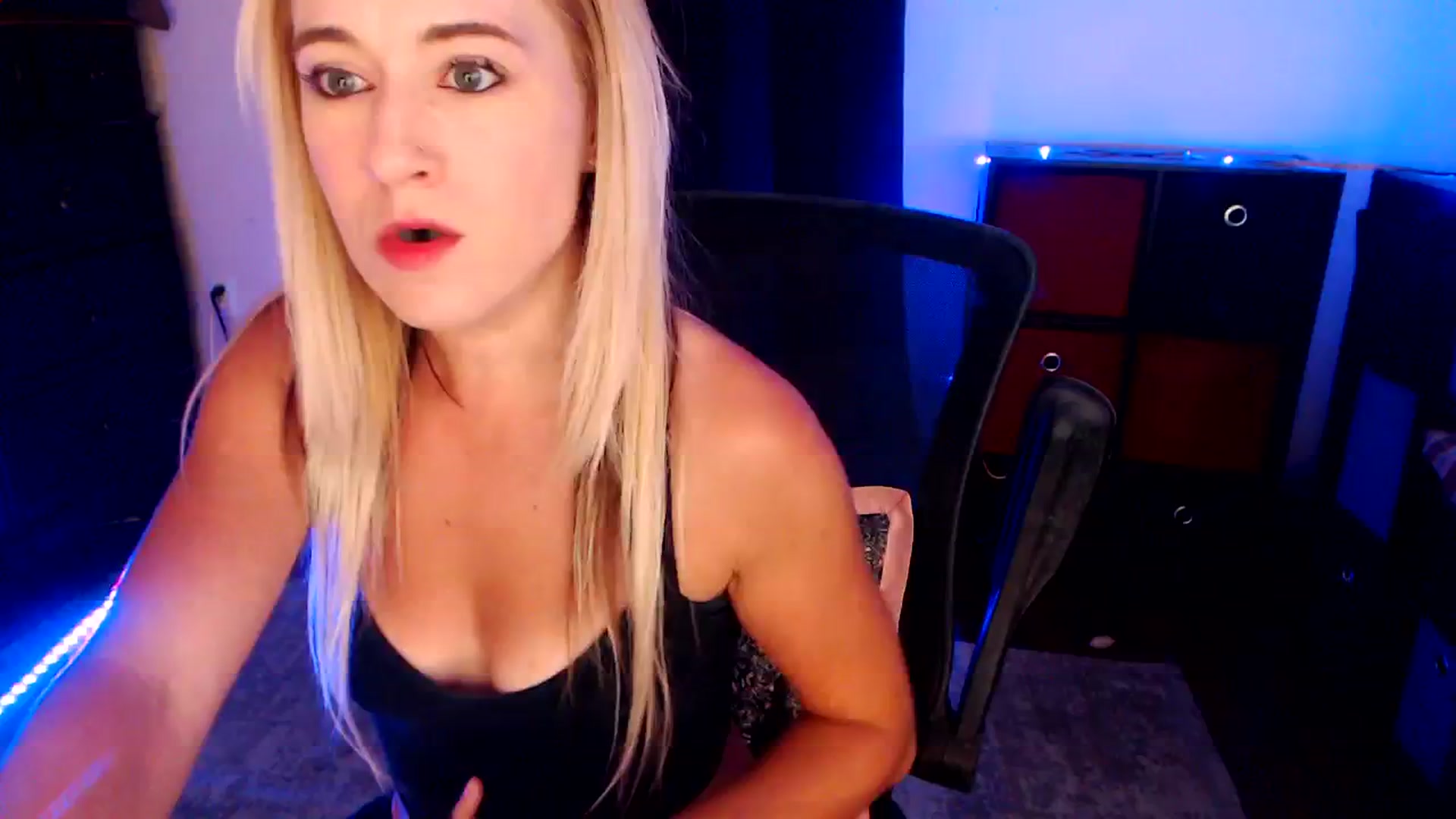 Gallery image thumbnail from SouthernSkye's myfreecams stream on, 04/22/2025, 07:00 image 5 of 20