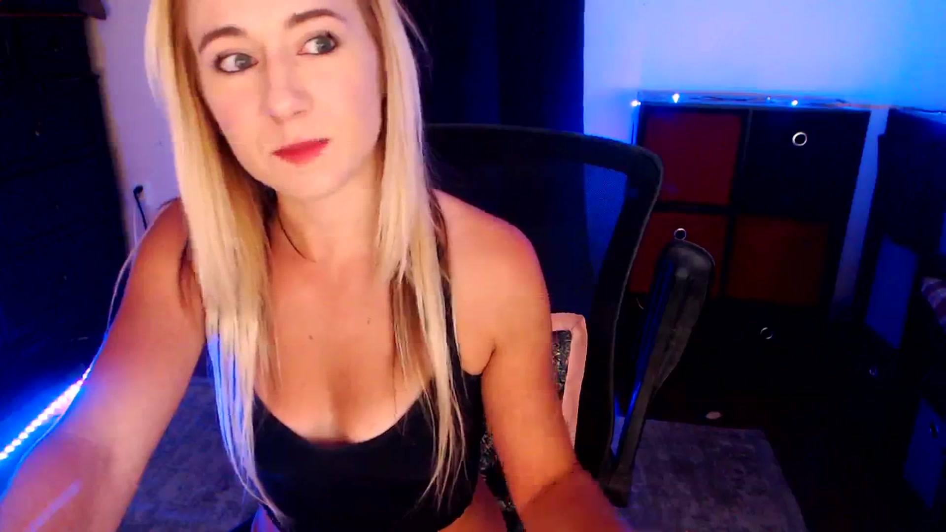 Gallery image thumbnail from SouthernSkye's myfreecams stream on, 04/22/2025, 07:00 image 8 of 20