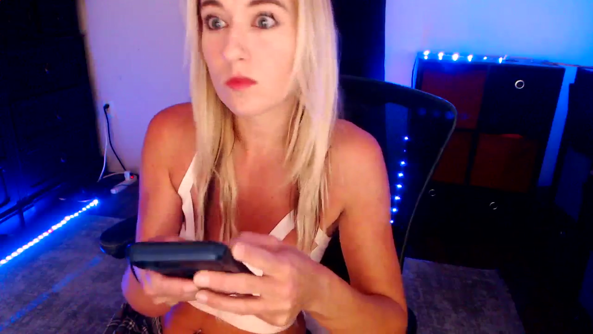 Gallery image thumbnail from SouthernSkye's myfreecams stream on, 04/25/2025, 07:34 image 8 of 20