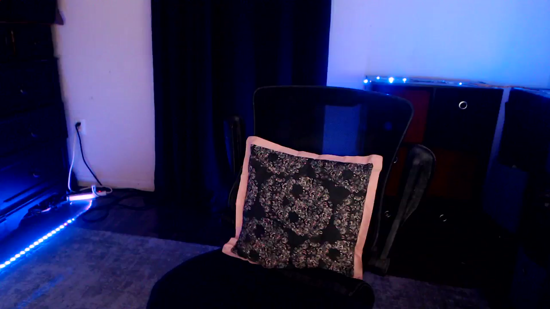 Gallery image thumbnail from SouthernSkye's myfreecams stream on, 05/04/2025, 06:44 image 20 of 20