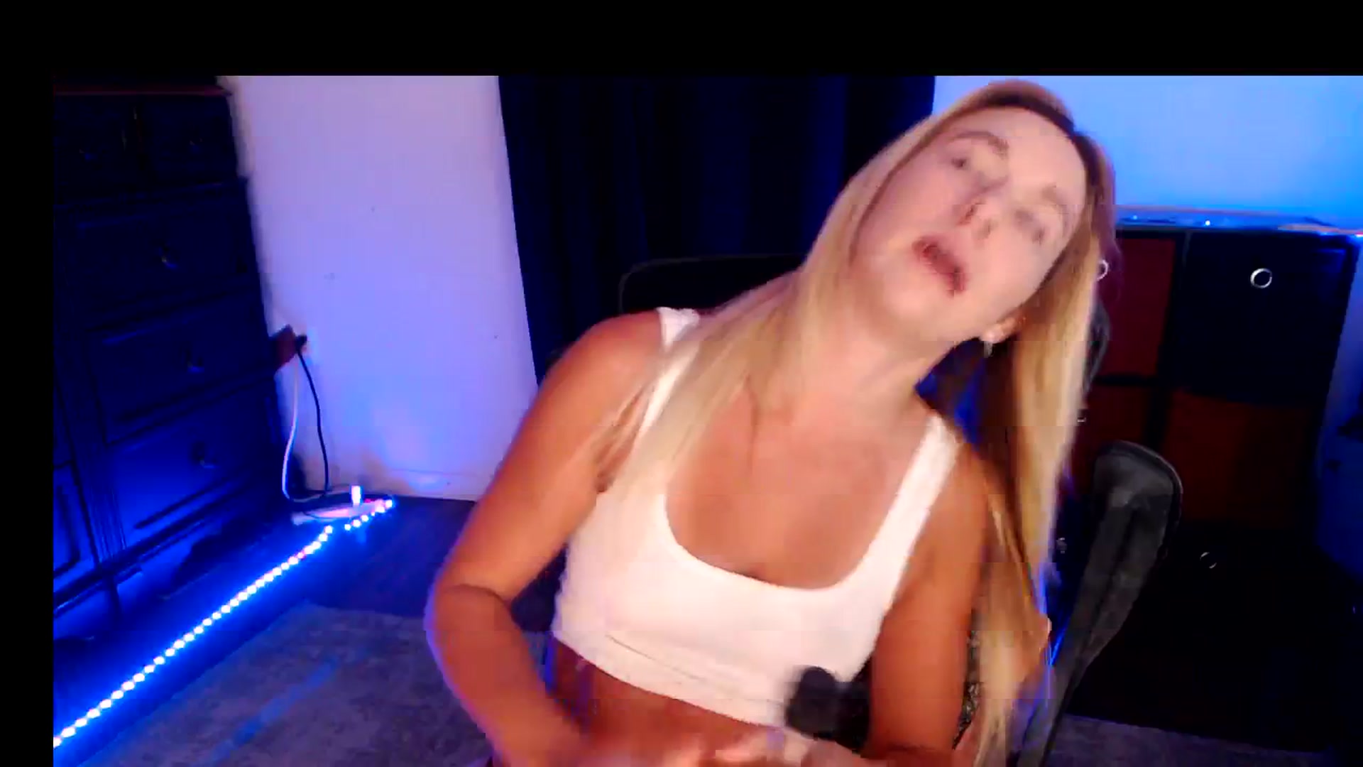 Gallery image thumbnail from SouthernSkye's myfreecams stream on, 05/30/2025, 06:07 image 15 of 20