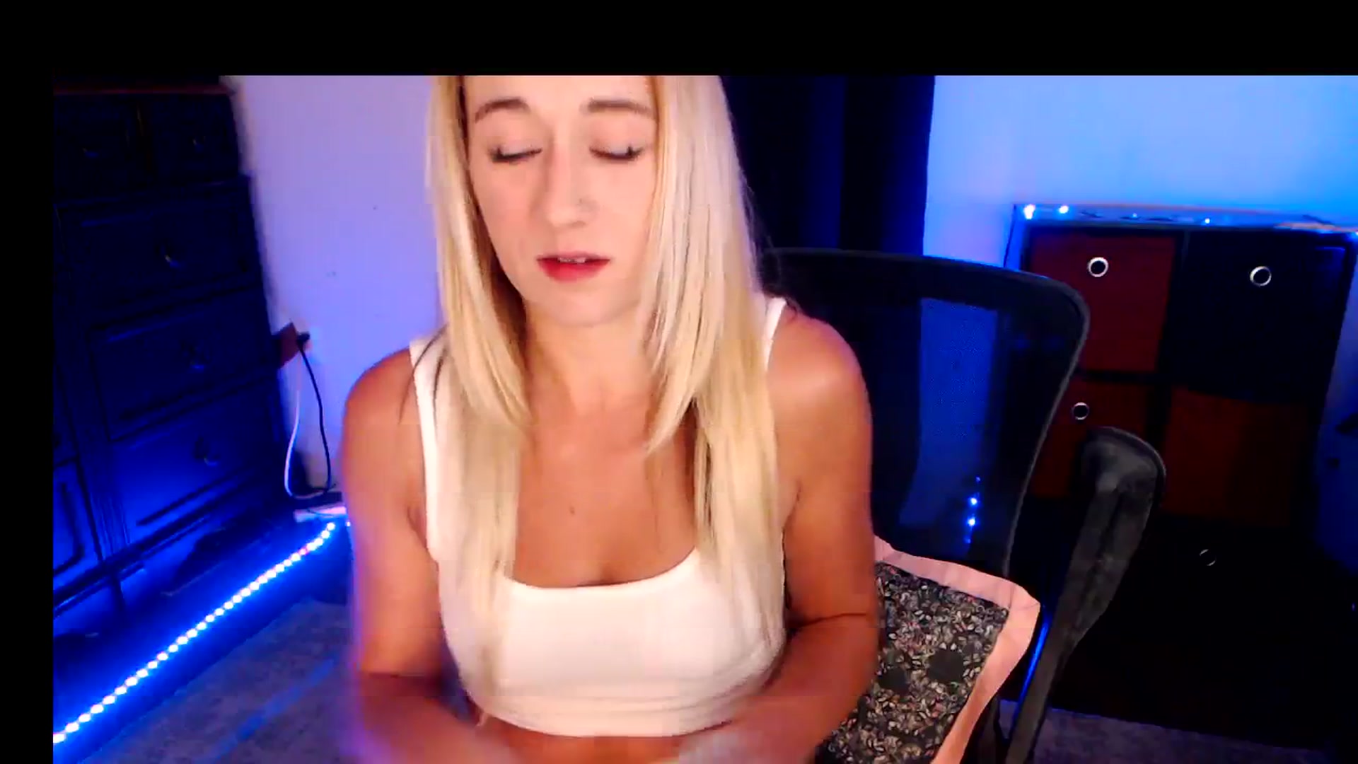 Gallery image thumbnail from SouthernSkye's myfreecams stream on, 05/30/2025, 06:07 image 17 of 20