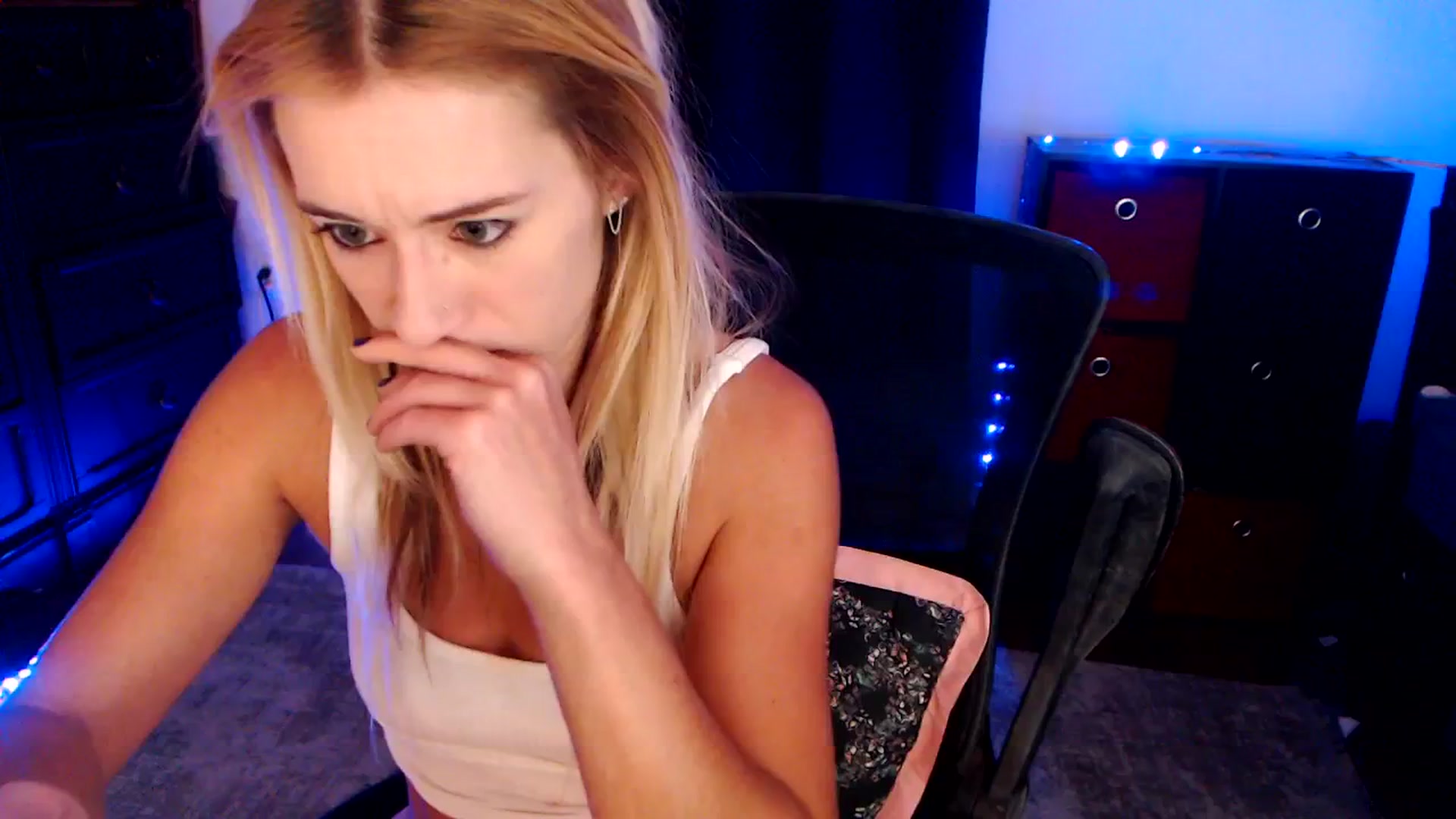 Gallery image thumbnail from SouthernSkye's myfreecams stream on, 06/13/2025, 07:27 image 11 of 20
