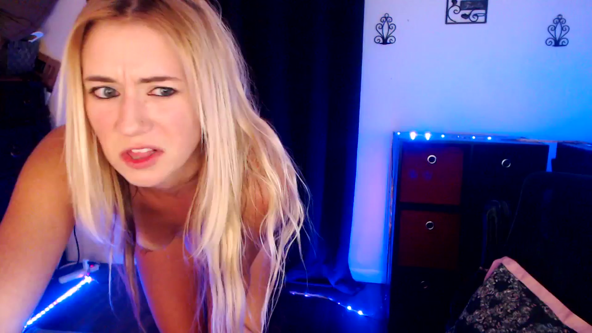 Gallery image thumbnail from SouthernSkye's myfreecams stream on, 06/20/2025, 07:48 image 15 of 20