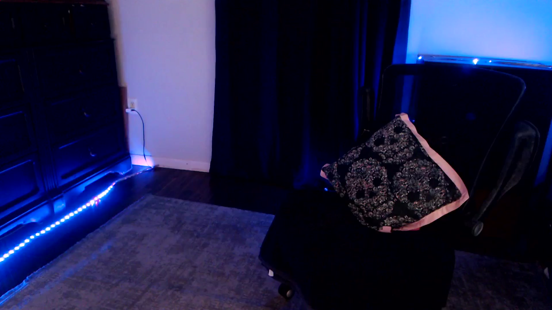 Gallery image thumbnail from SouthernSkye's myfreecams stream on, 07/19/2025, 06:40 image 11 of 20