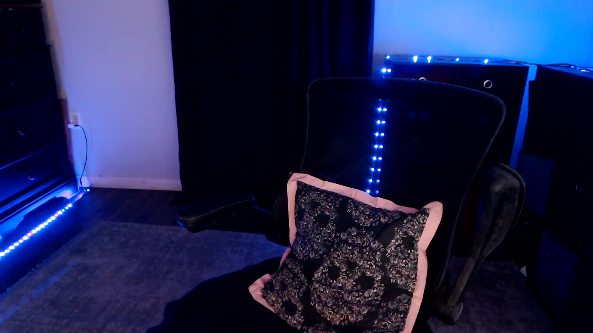 Gallery image thumbnail from SouthernSkye's myfreecams stream on, 07/21/2025, 06:50 image 18 of 20