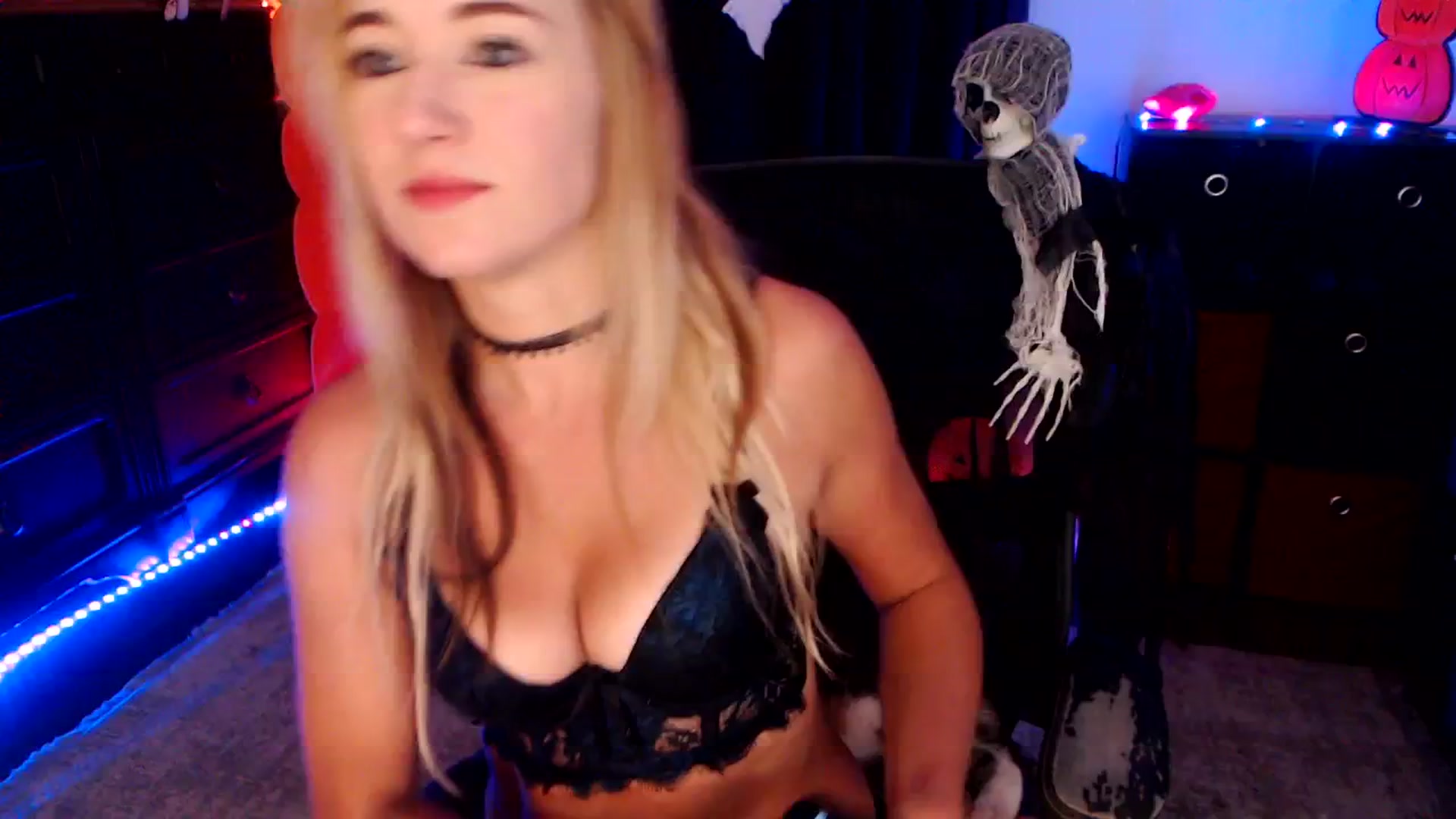 Gallery image thumbnail from SouthernSkye's myfreecams stream on, 10/15/2025, 07:12 image 7 of 20