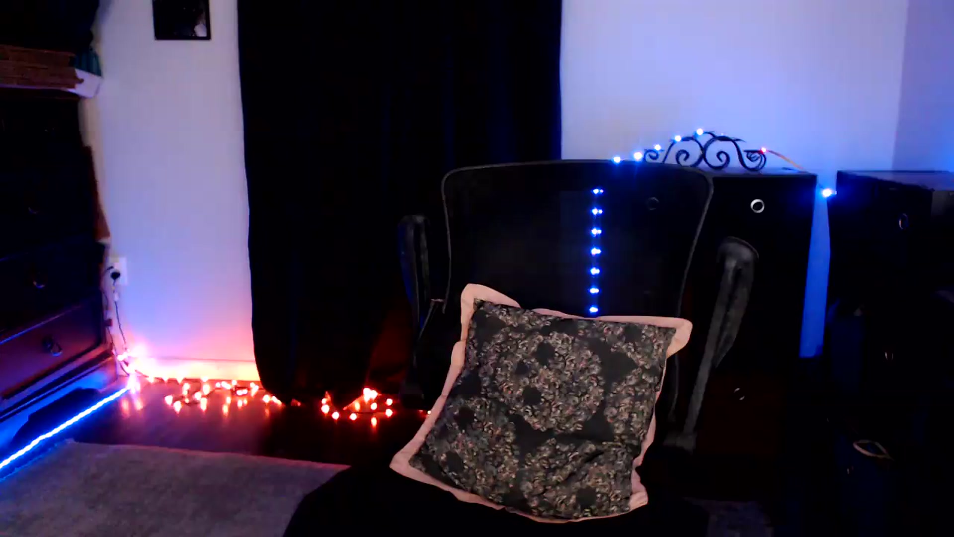 Gallery image thumbnail from SouthernSkye's myfreecams stream on, 05/16/2026, 06:38 image 14 of 20