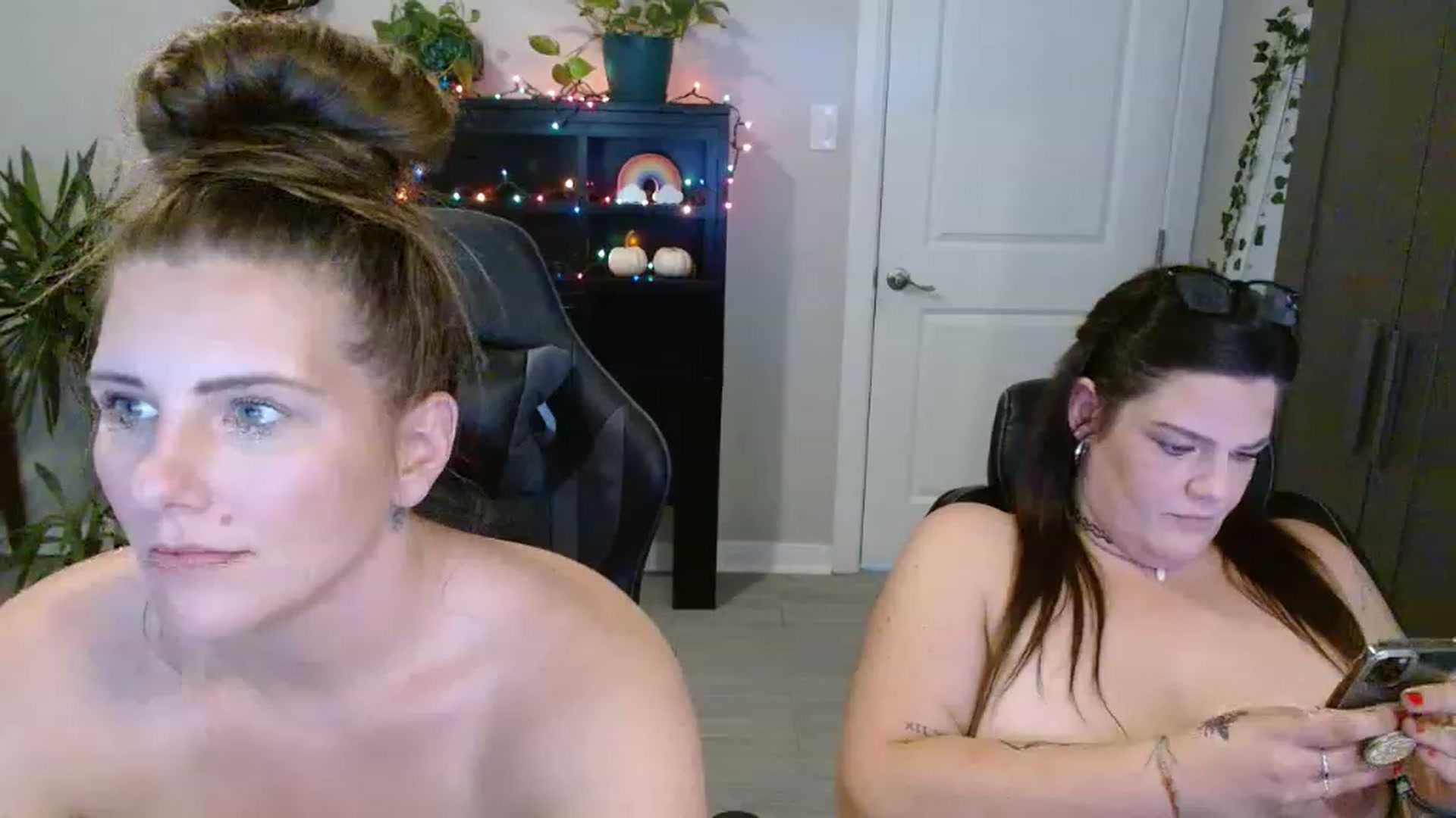 Gallery image thumbnail from SouthernmilfK's myfreecams stream on, 11/15/2022, 20:01 image 19 of 20