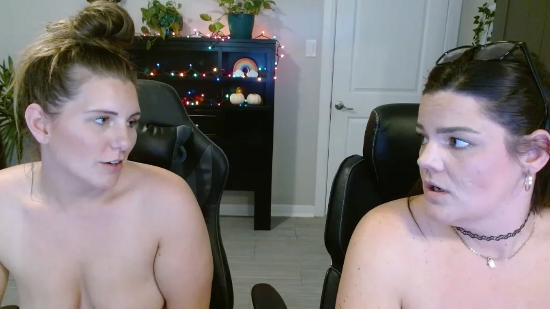 Gallery image thumbnail from SouthernmilfK's myfreecams stream on, 11/15/2022, 20:01 image 3 of 20