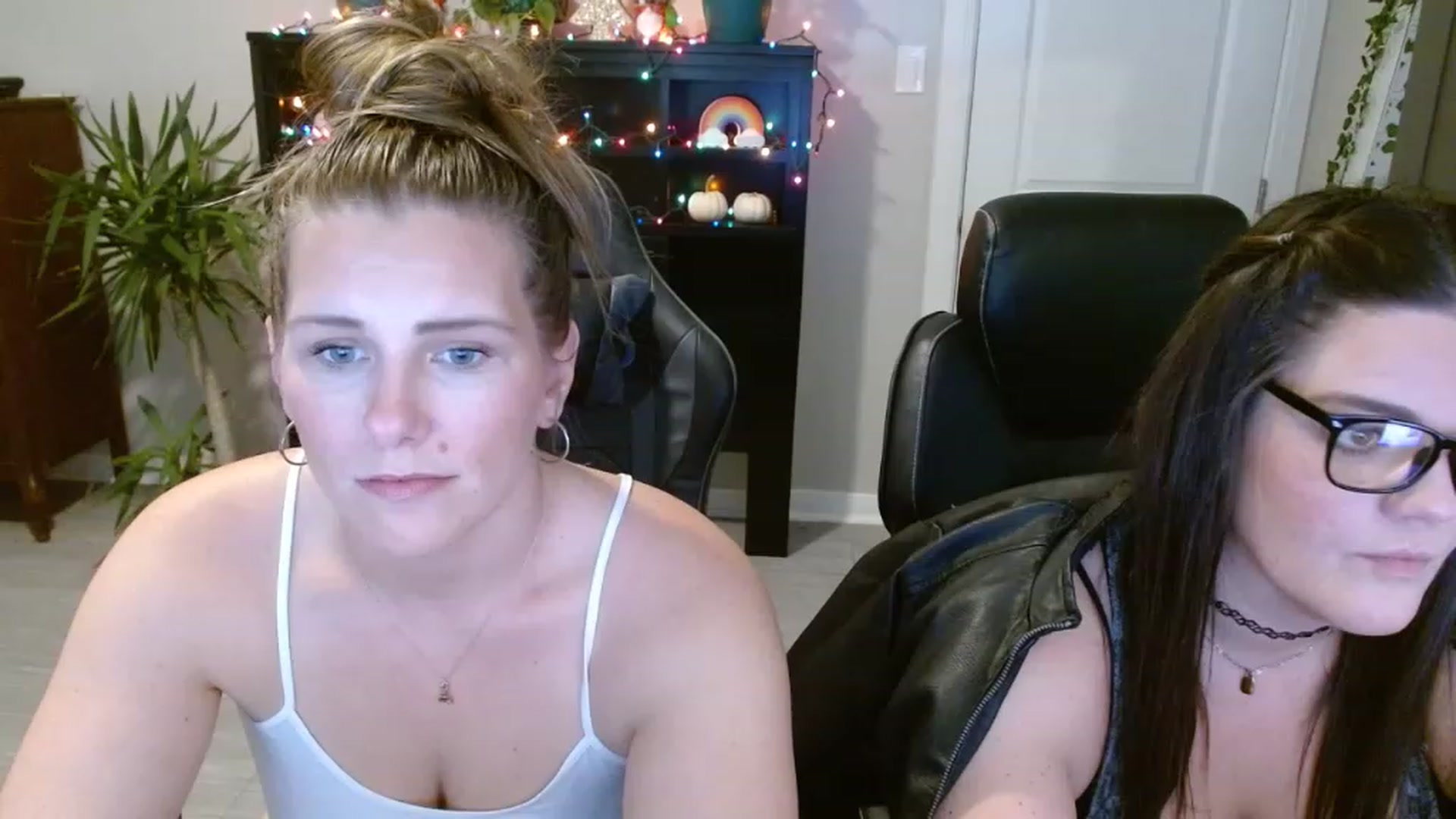 Gallery image thumbnail from SouthernmilfK's myfreecams stream on, 11/16/2022, 20:13 image 2 of 20