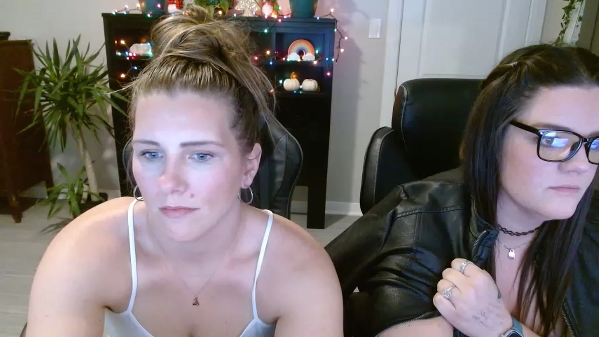 Gallery image thumbnail from SouthernmilfK's myfreecams stream on, 11/16/2022, 20:13 image 6 of 20