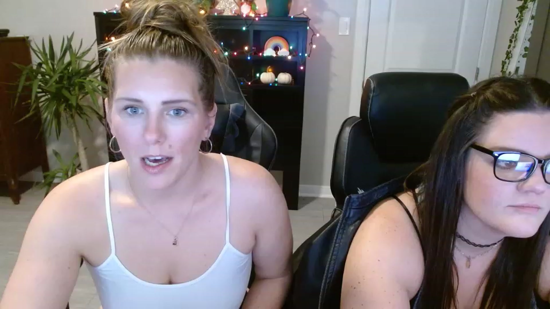 Gallery image thumbnail from SouthernmilfK's myfreecams stream on, 11/16/2022, 20:13 image 12 of 20