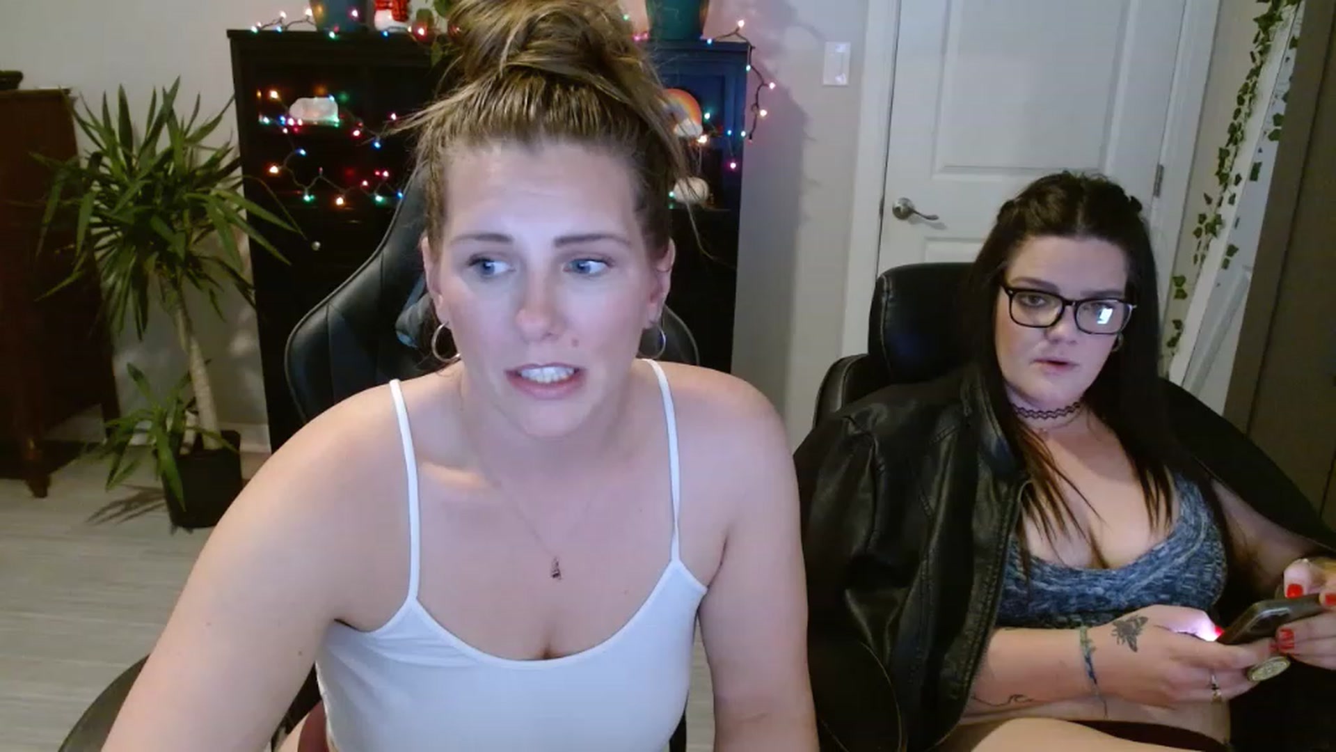Gallery image thumbnail from SouthernmilfK's myfreecams stream on, 11/16/2022, 20:13 image 18 of 20