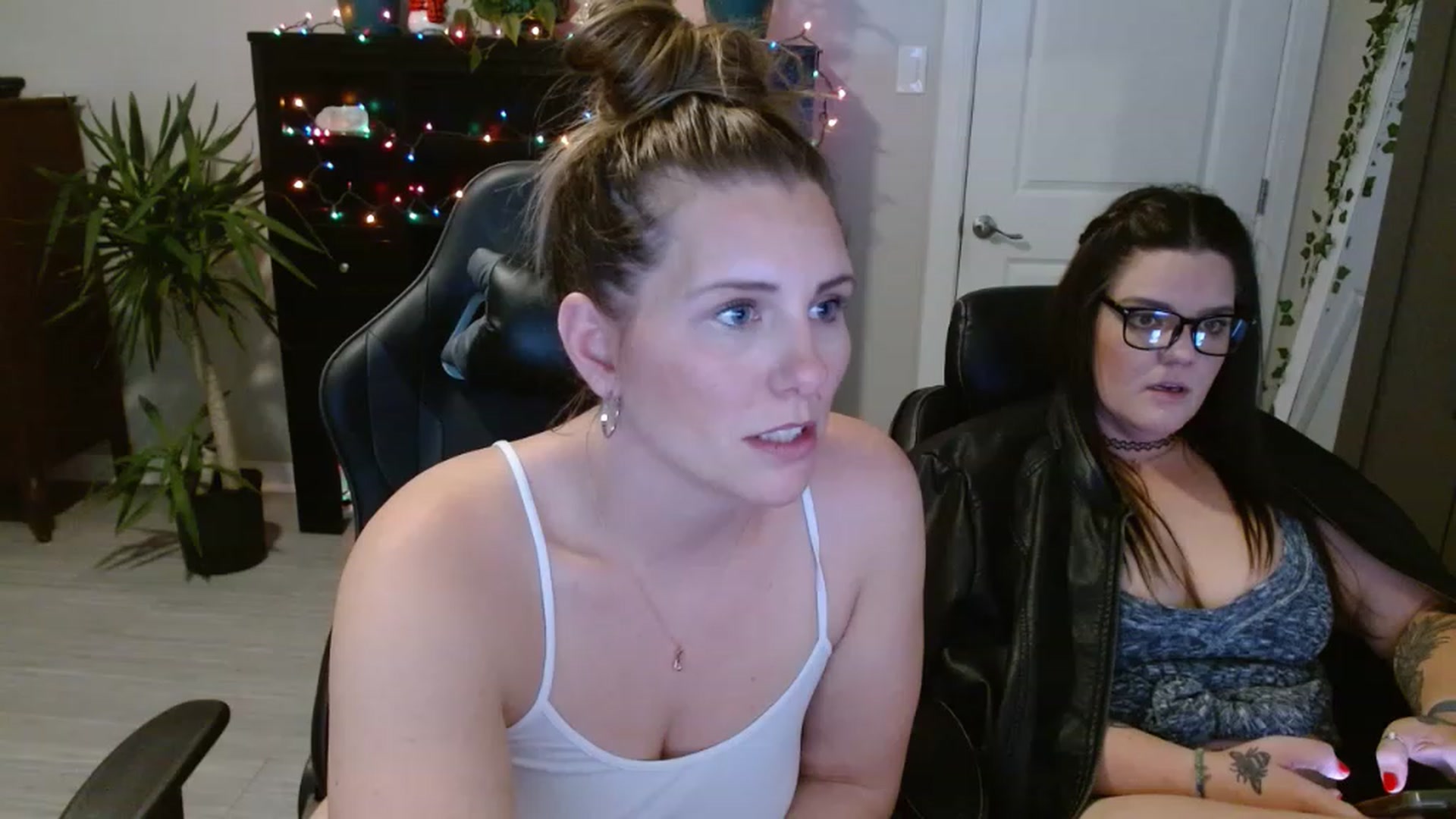 Gallery image thumbnail from SouthernmilfK's myfreecams stream on, 11/16/2022, 20:13 image 16 of 20