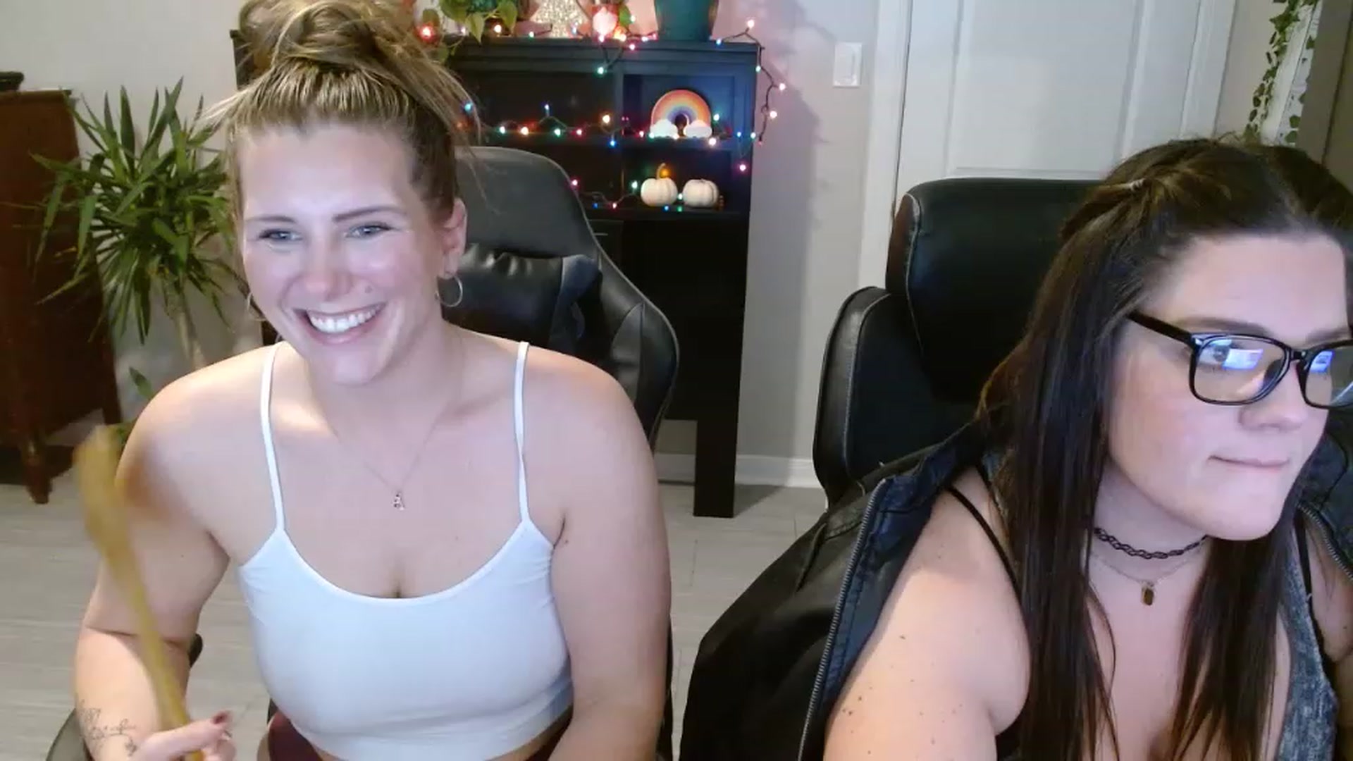 Gallery image thumbnail from SouthernmilfK's myfreecams stream on, 11/16/2022, 20:13 image 9 of 20