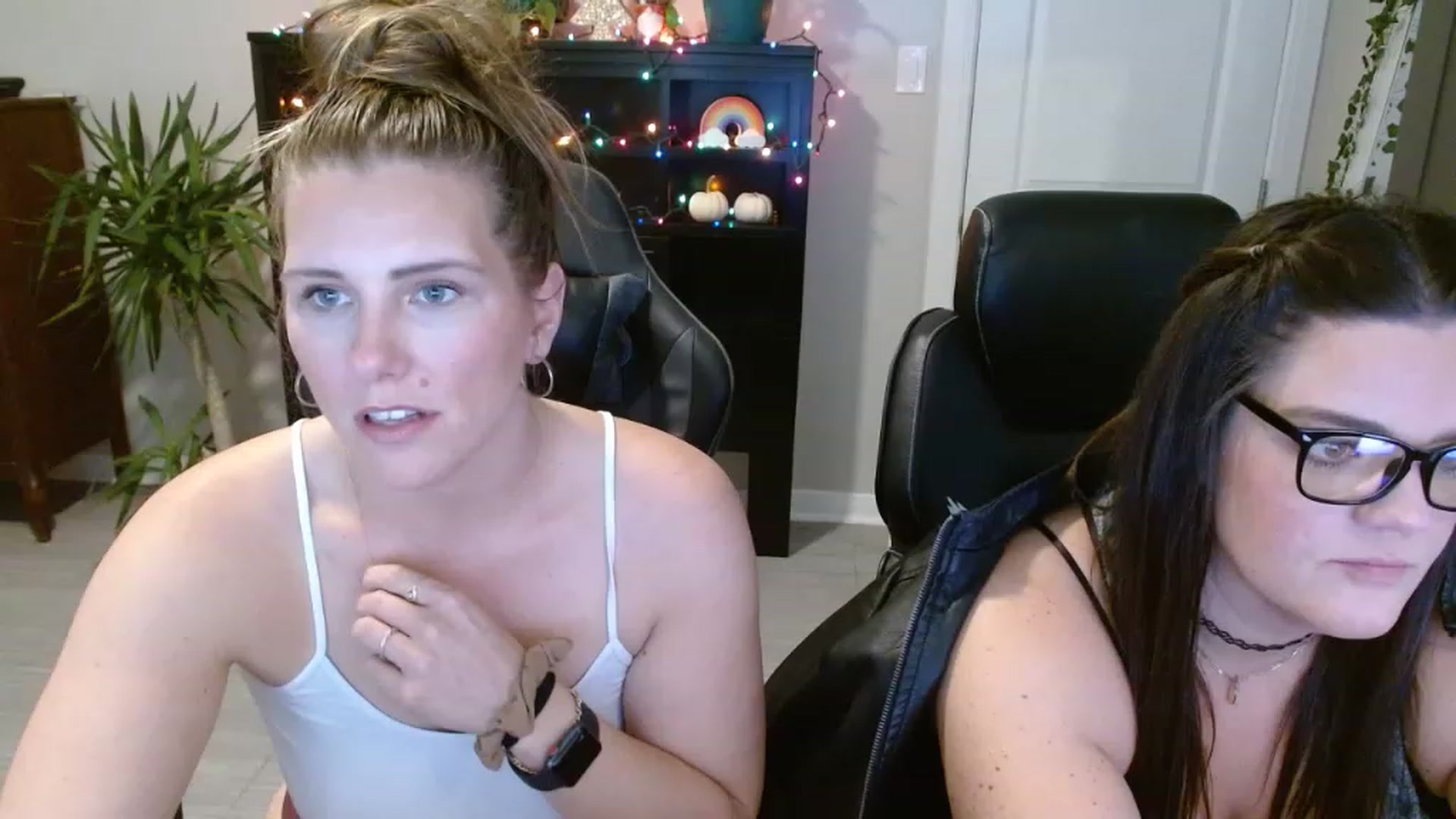 Gallery image thumbnail from SouthernmilfK's myfreecams stream on, 11/16/2022, 20:13 image 10 of 20