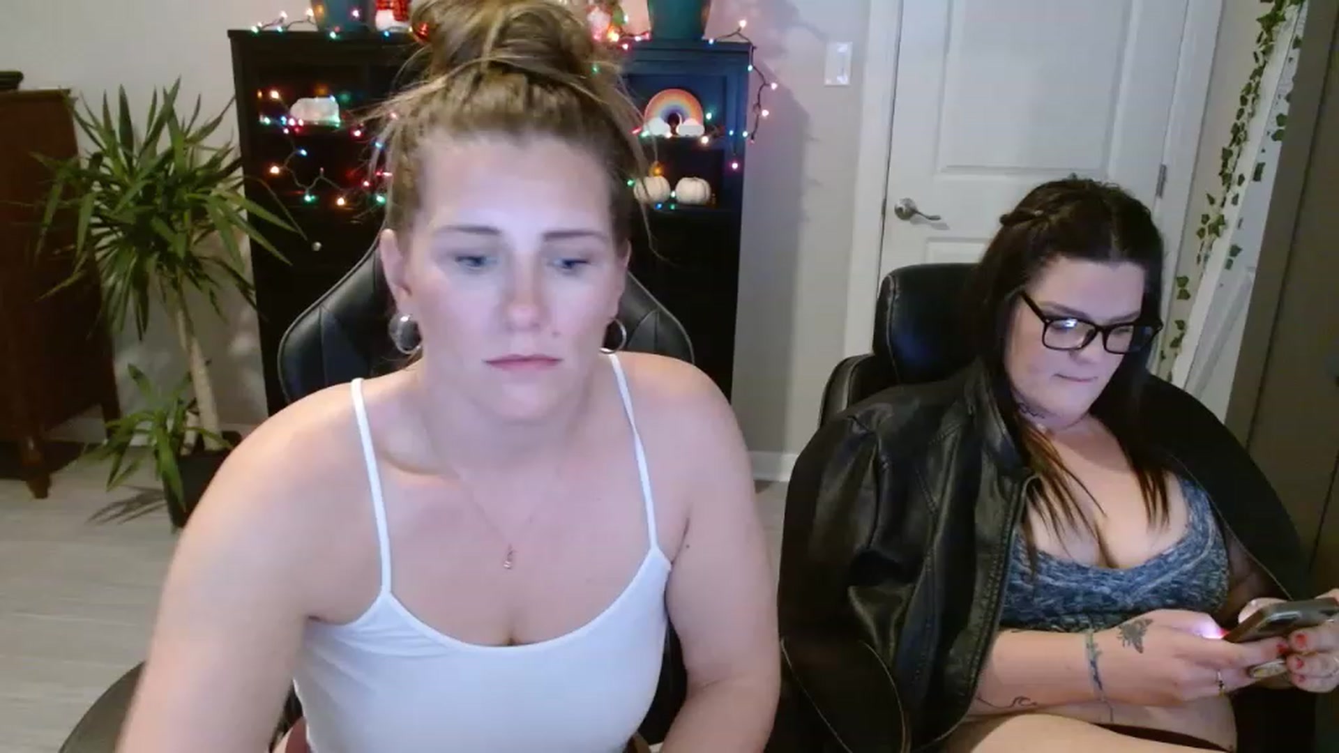 Gallery image thumbnail from SouthernmilfK's myfreecams stream on, 11/16/2022, 20:13 image 19 of 20