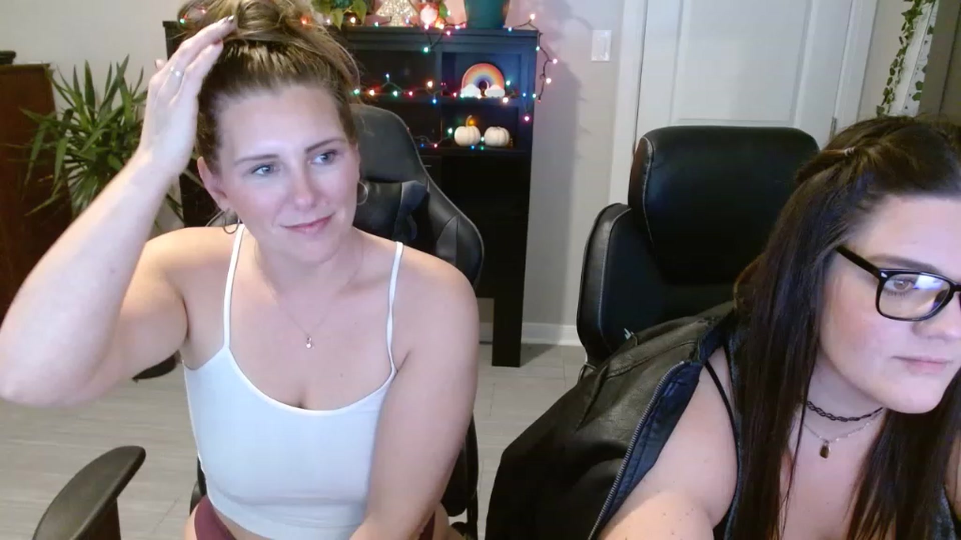 Gallery image thumbnail from SouthernmilfK's myfreecams stream on, 11/16/2022, 20:13 image 8 of 20