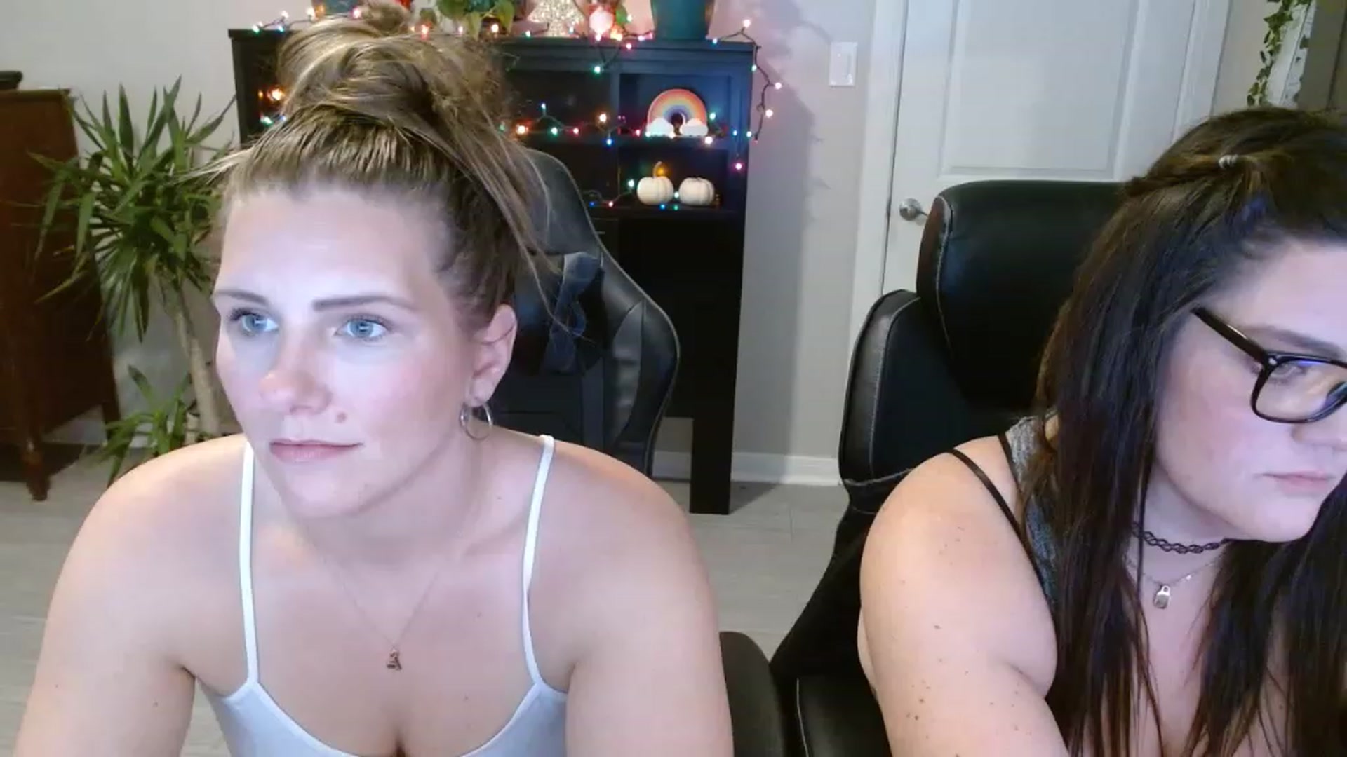 Gallery image thumbnail from SouthernmilfK's myfreecams stream on, 11/16/2022, 20:13 image 14 of 20
