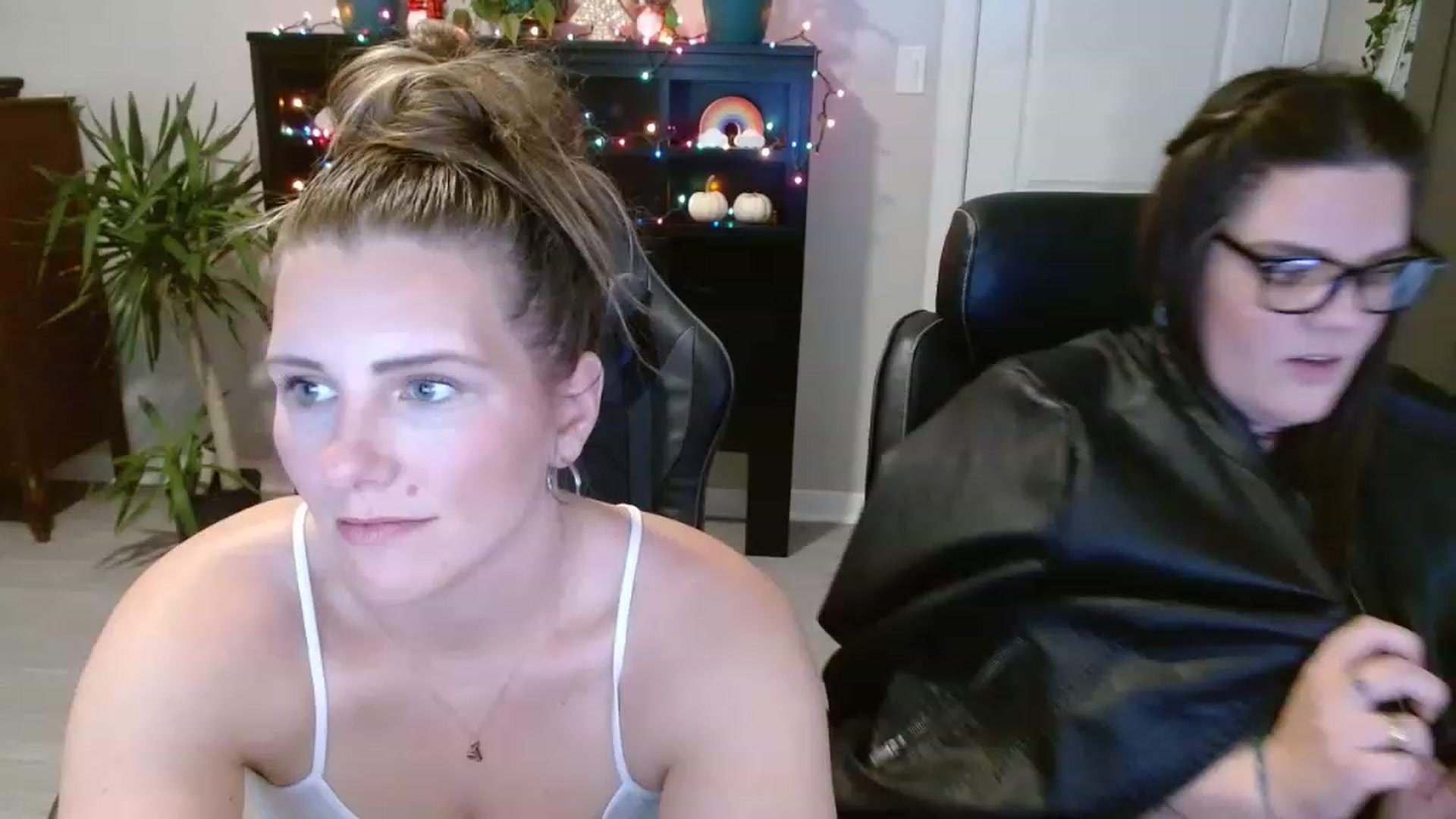 Gallery image thumbnail from SouthernmilfK's myfreecams stream on, 11/16/2022, 20:13 image 13 of 20