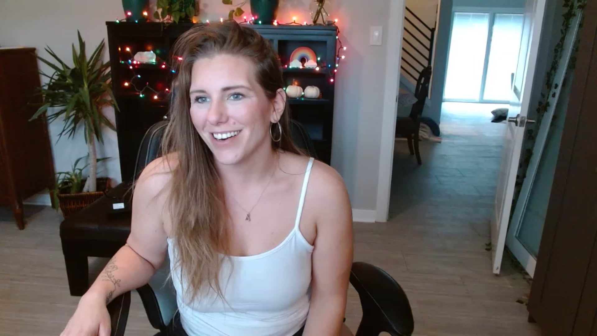 Gallery image thumbnail from SouthernmilfK's myfreecams stream on, 11/19/2022, 19:28 image 10 of 20