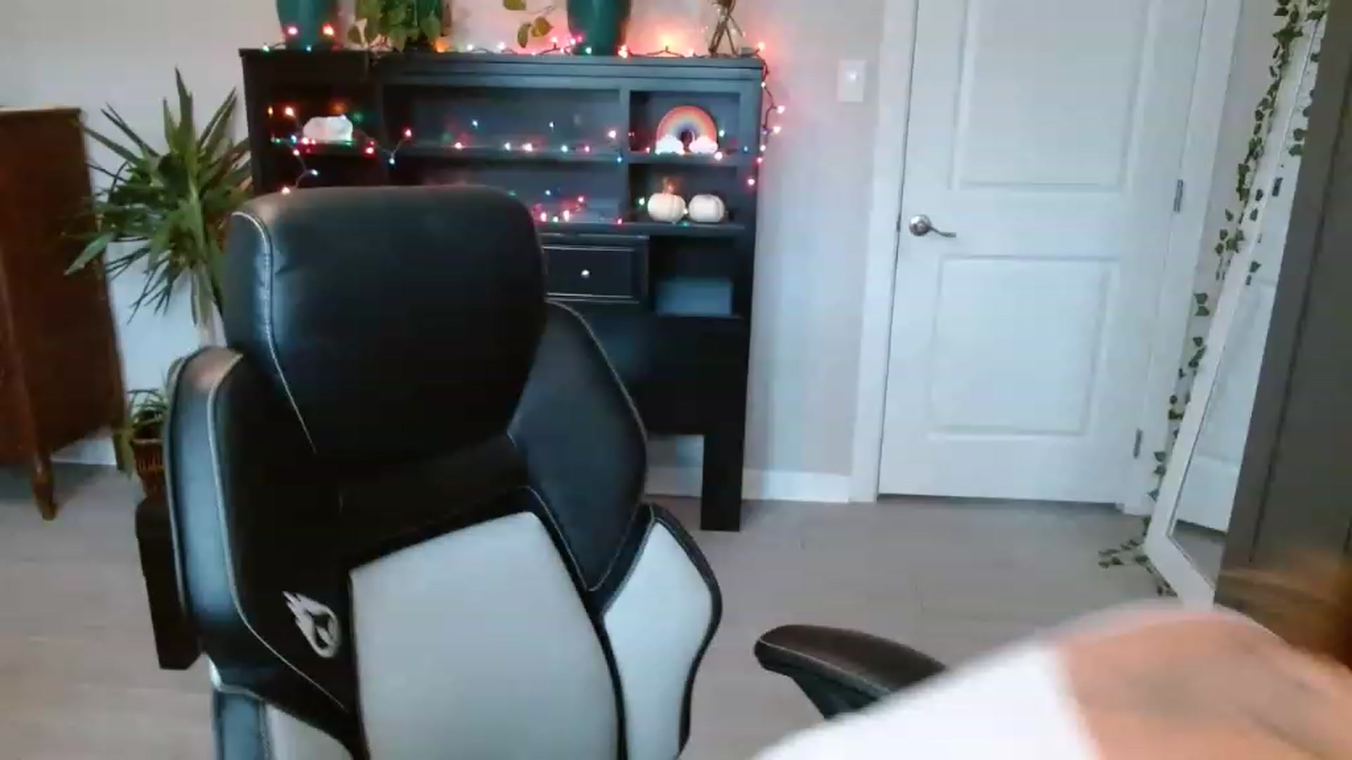 Gallery image thumbnail from SouthernmilfK's myfreecams stream on, 11/19/2022, 19:28 image 20 of 20