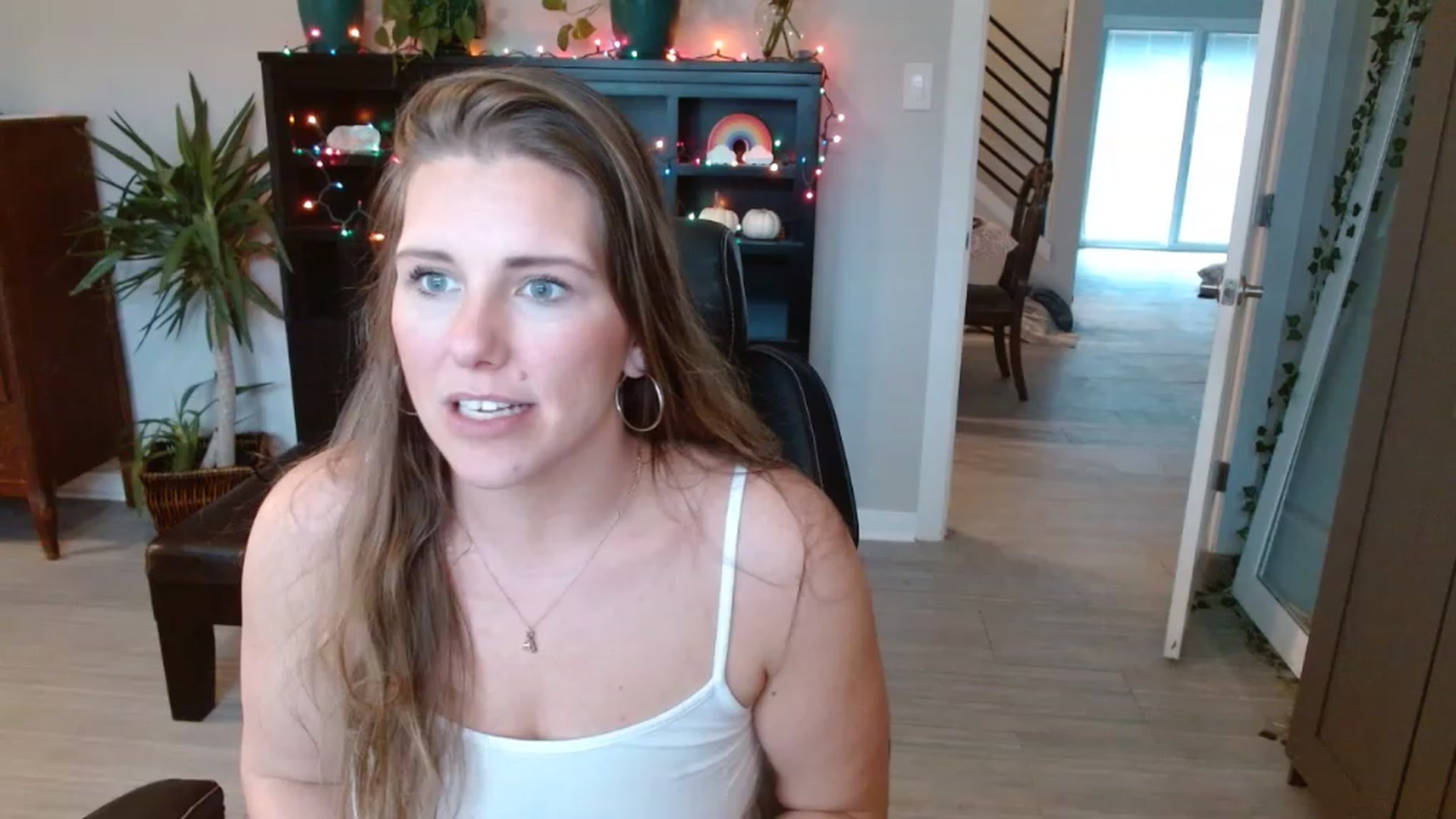 Gallery image thumbnail from SouthernmilfK's myfreecams stream on, 11/19/2022, 19:28 image 1 of 20