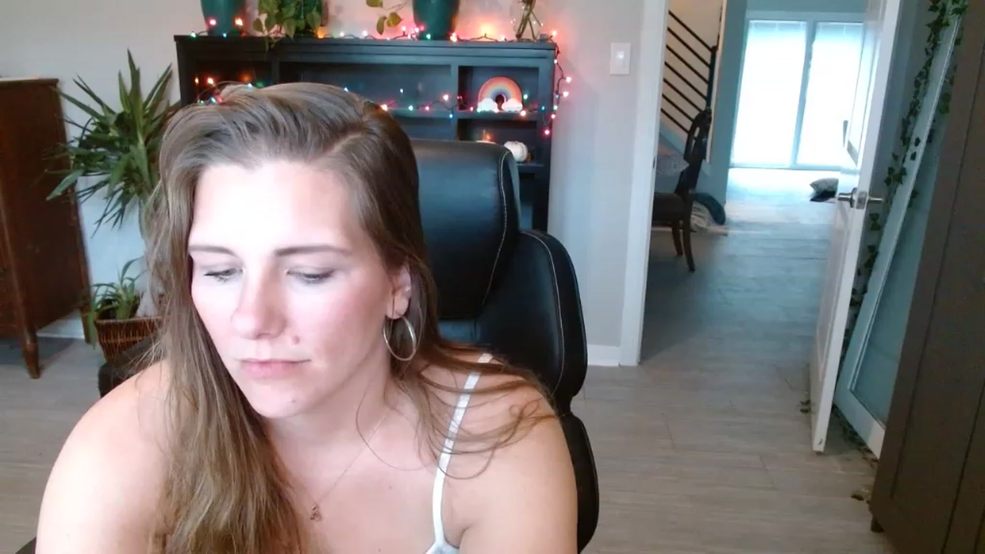Gallery image thumbnail from SouthernmilfK's myfreecams stream on, 11/19/2022, 19:28 image 16 of 20