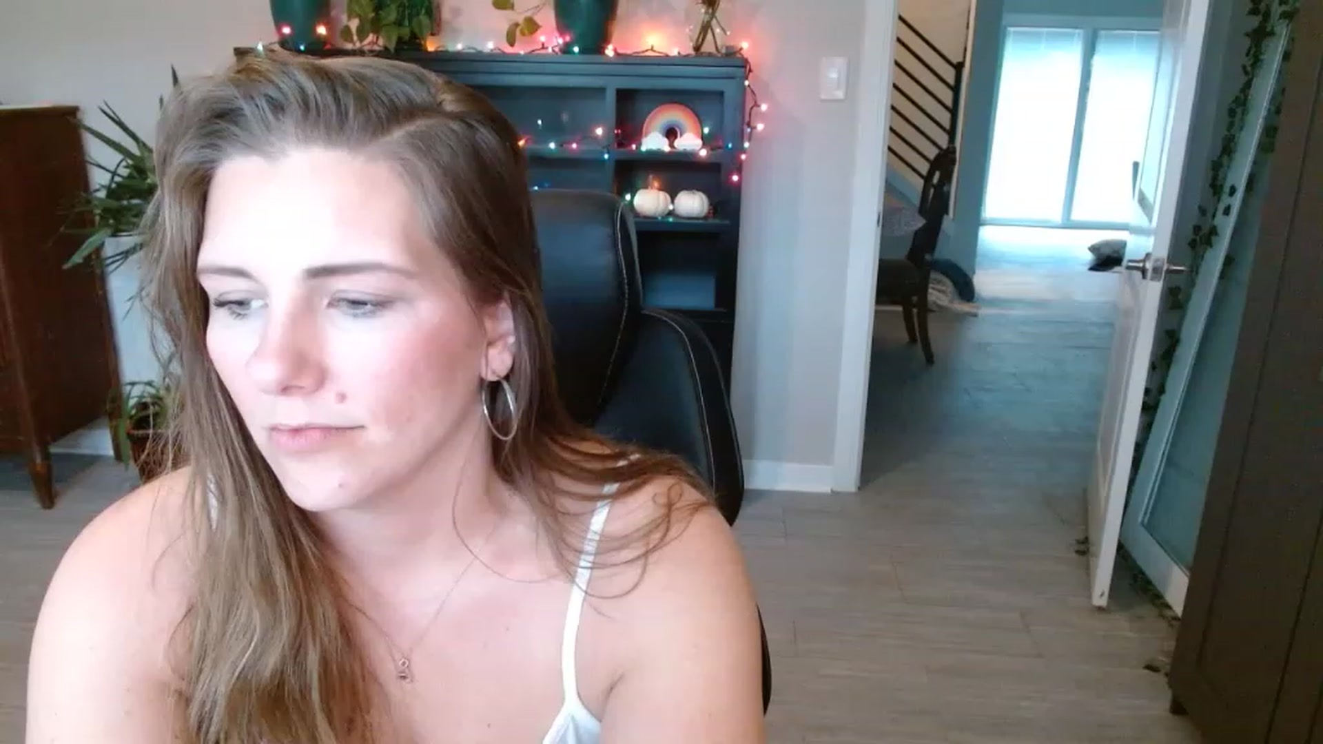 Gallery image thumbnail from SouthernmilfK's myfreecams stream on, 11/19/2022, 19:28 image 14 of 20