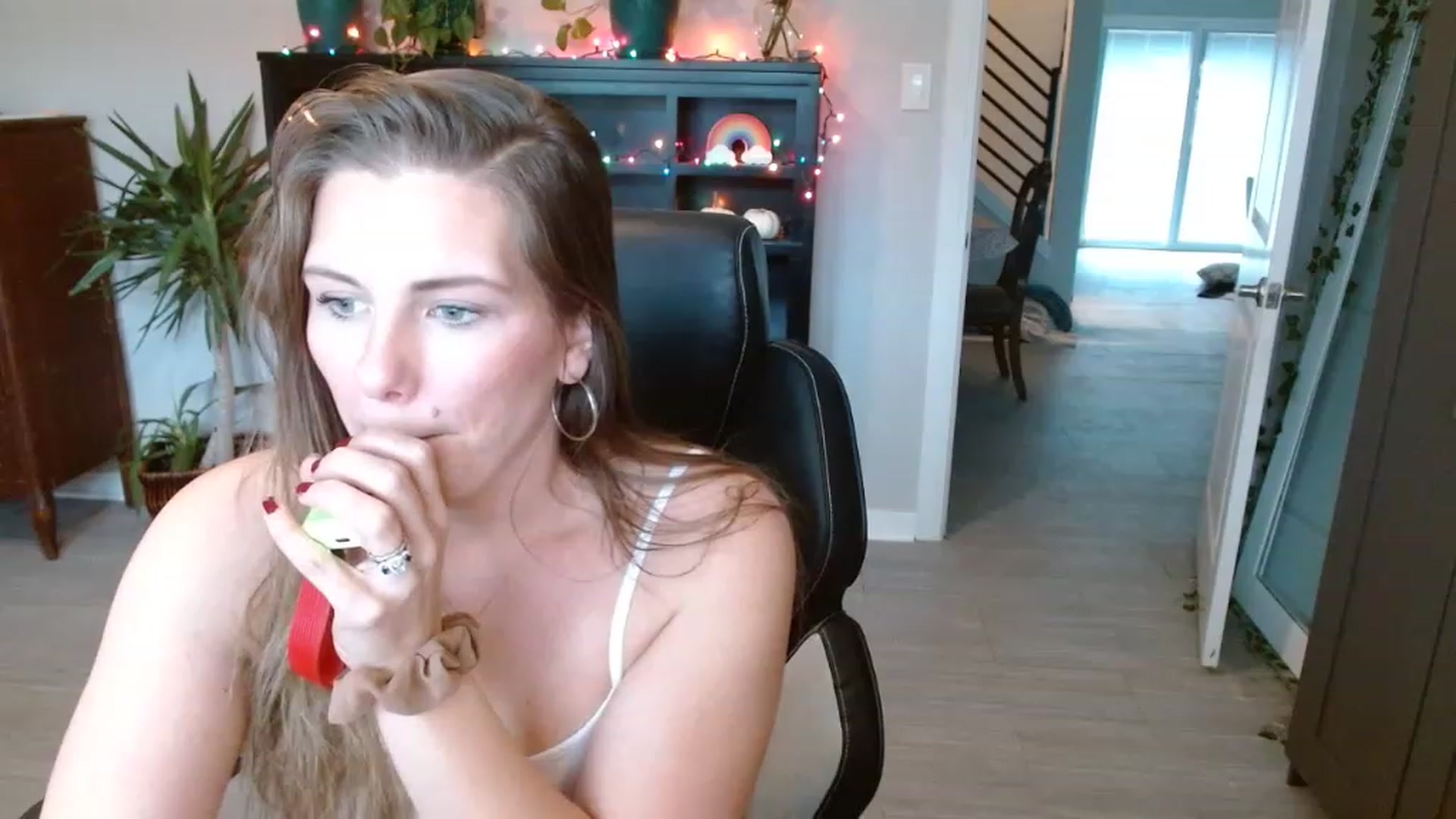 Gallery image thumbnail from SouthernmilfK's myfreecams stream on, 11/19/2022, 19:28 image 15 of 20