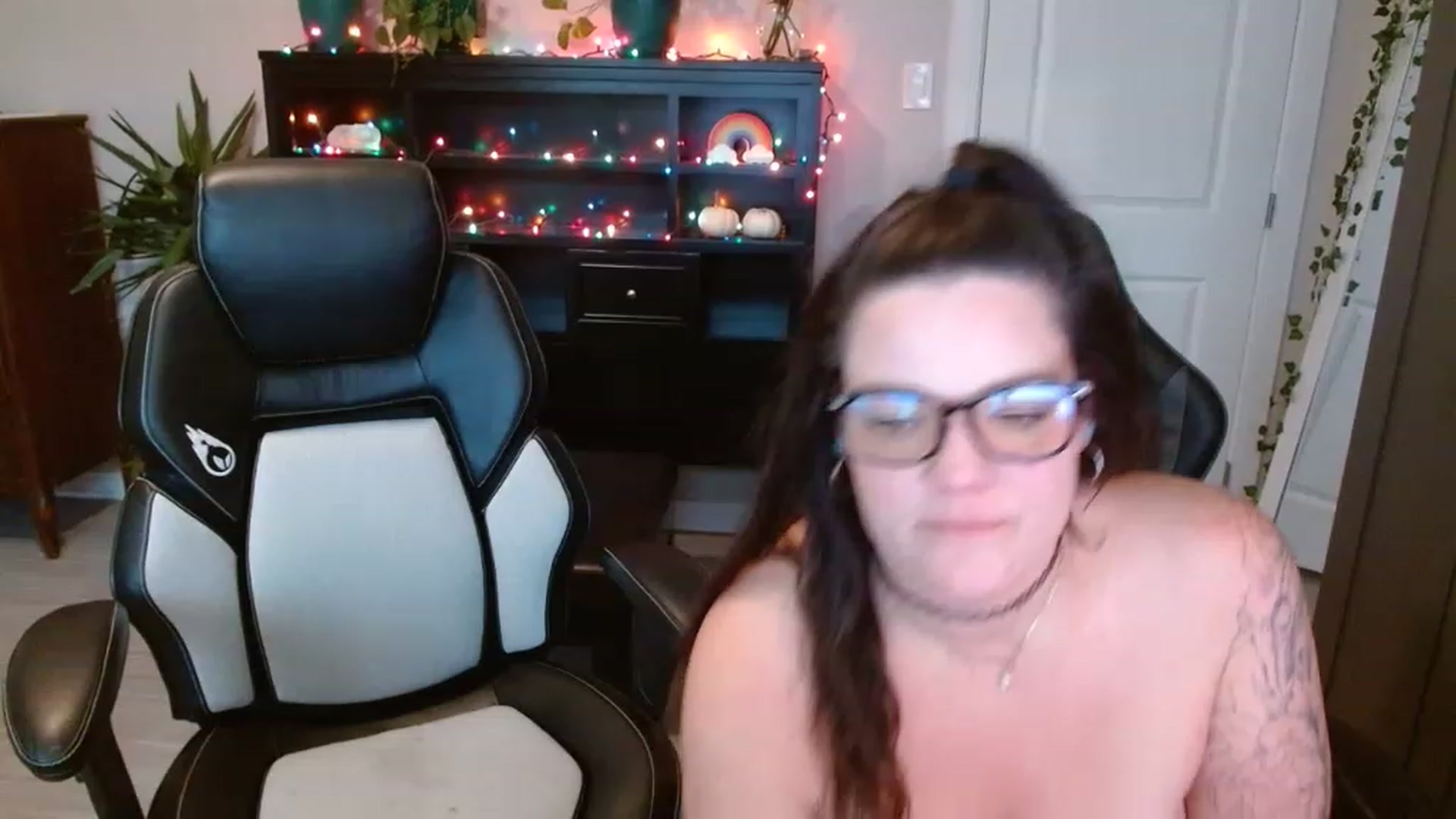 Gallery image thumbnail from SouthernmilfK's myfreecams stream on, 11/19/2022, 21:53 image 16 of 20