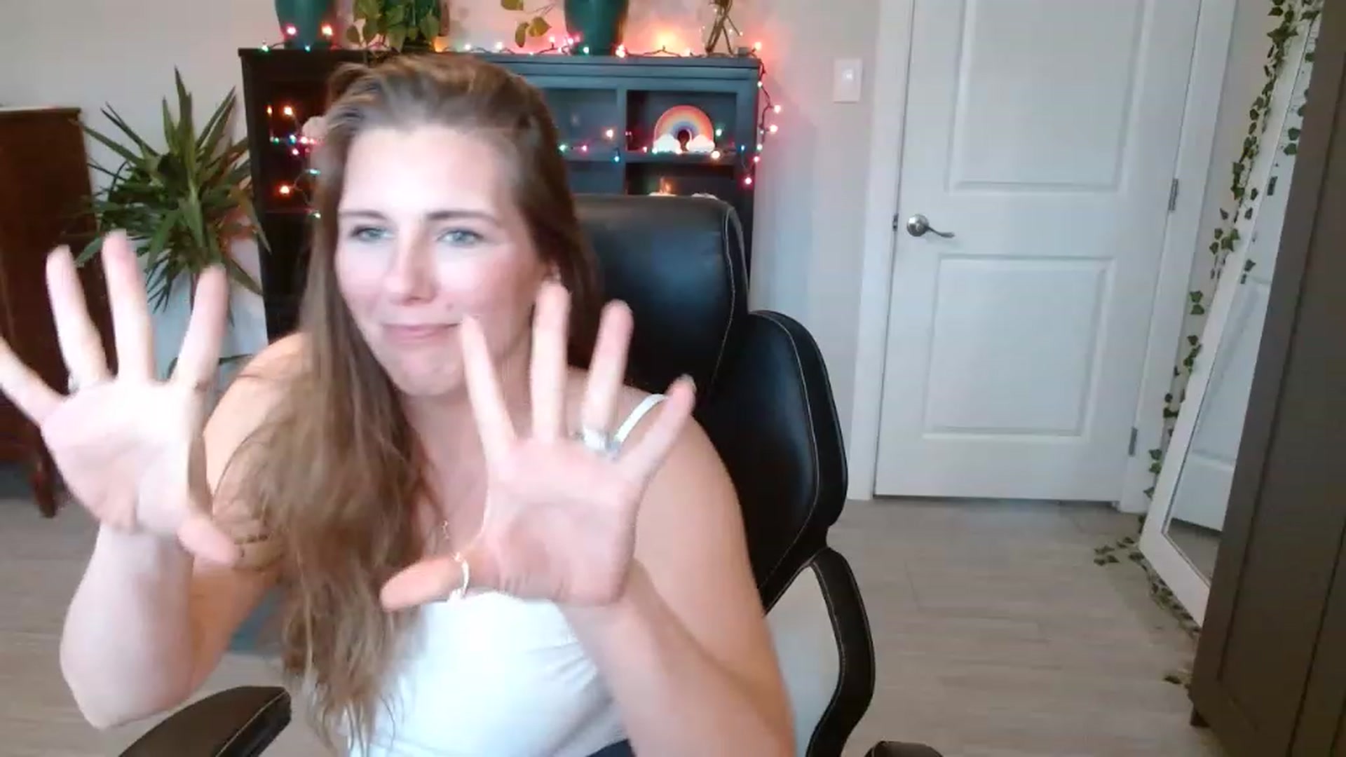 Gallery image thumbnail from SouthernmilfK's myfreecams stream on, 11/19/2022, 21:53 image 4 of 20